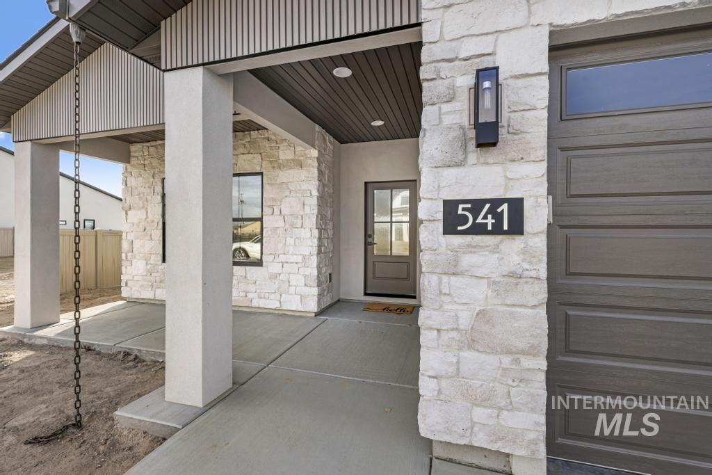 541 Canyon Falls Dr, Twin Falls, Idaho 83301, 4 Bedrooms, 3 Bathrooms, Residential For Sale, Price $585,000,MLS 98975454