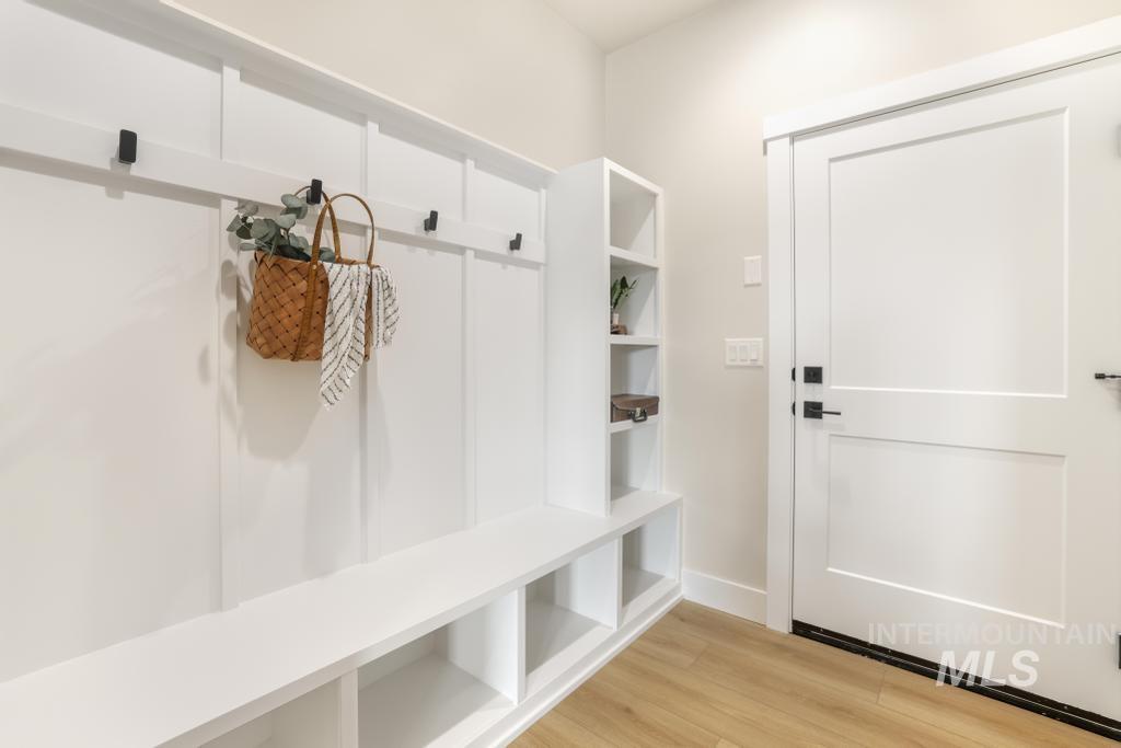 541 Canyon Falls Dr, Twin Falls, Idaho 83301, 4 Bedrooms, 3 Bathrooms, Residential For Sale, Price $585,000,MLS 98975454