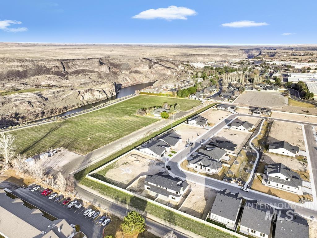 541 Canyon Falls Dr, Twin Falls, Idaho 83301, 4 Bedrooms, 3 Bathrooms, Residential For Sale, Price $585,000, 98975454