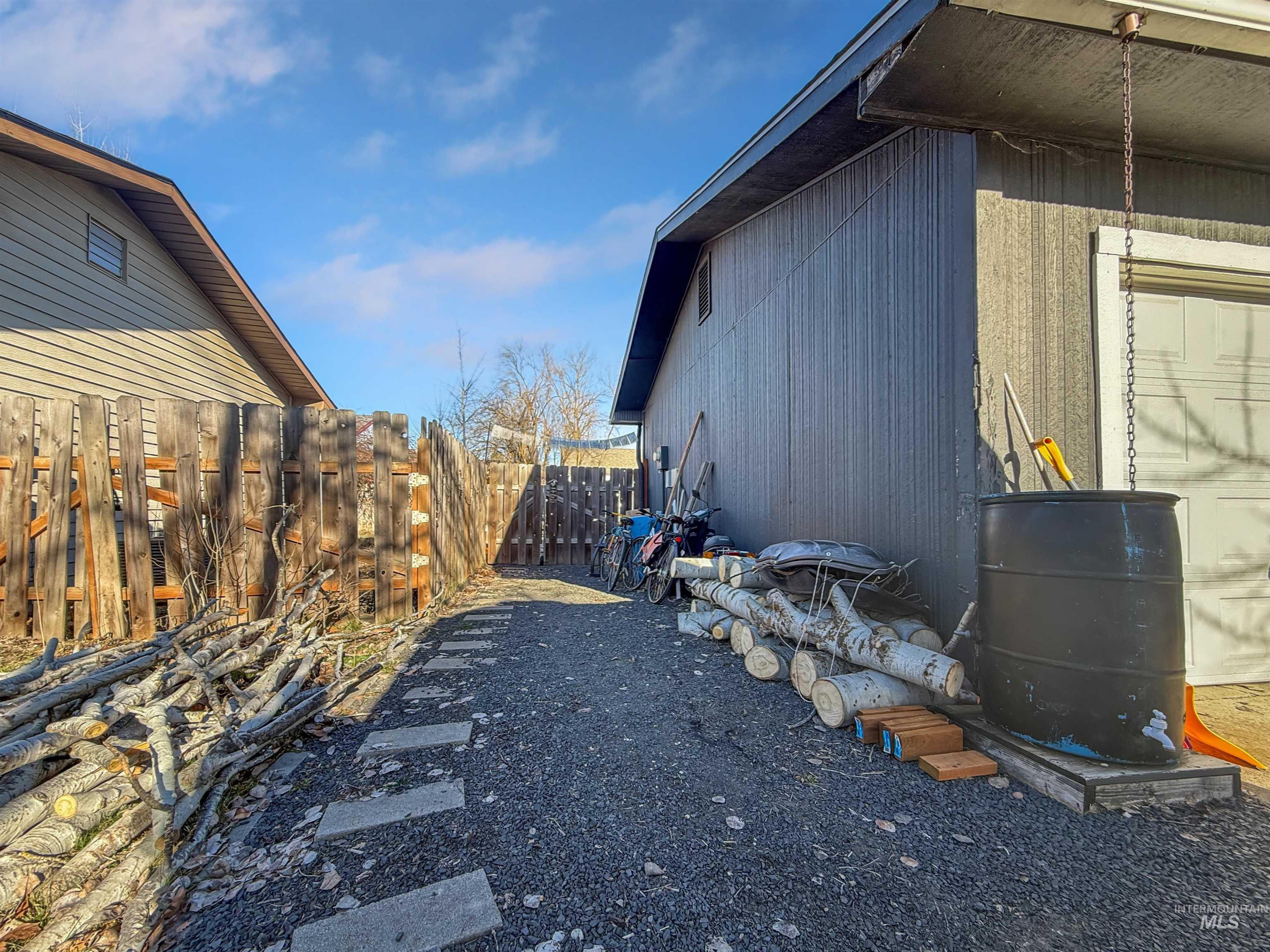 2116 Concord Avenue, Moscow, Idaho 83843, 3 Bedrooms, 1.5 Bathrooms, Residential For Sale, Price $425,000,MLS 98975458