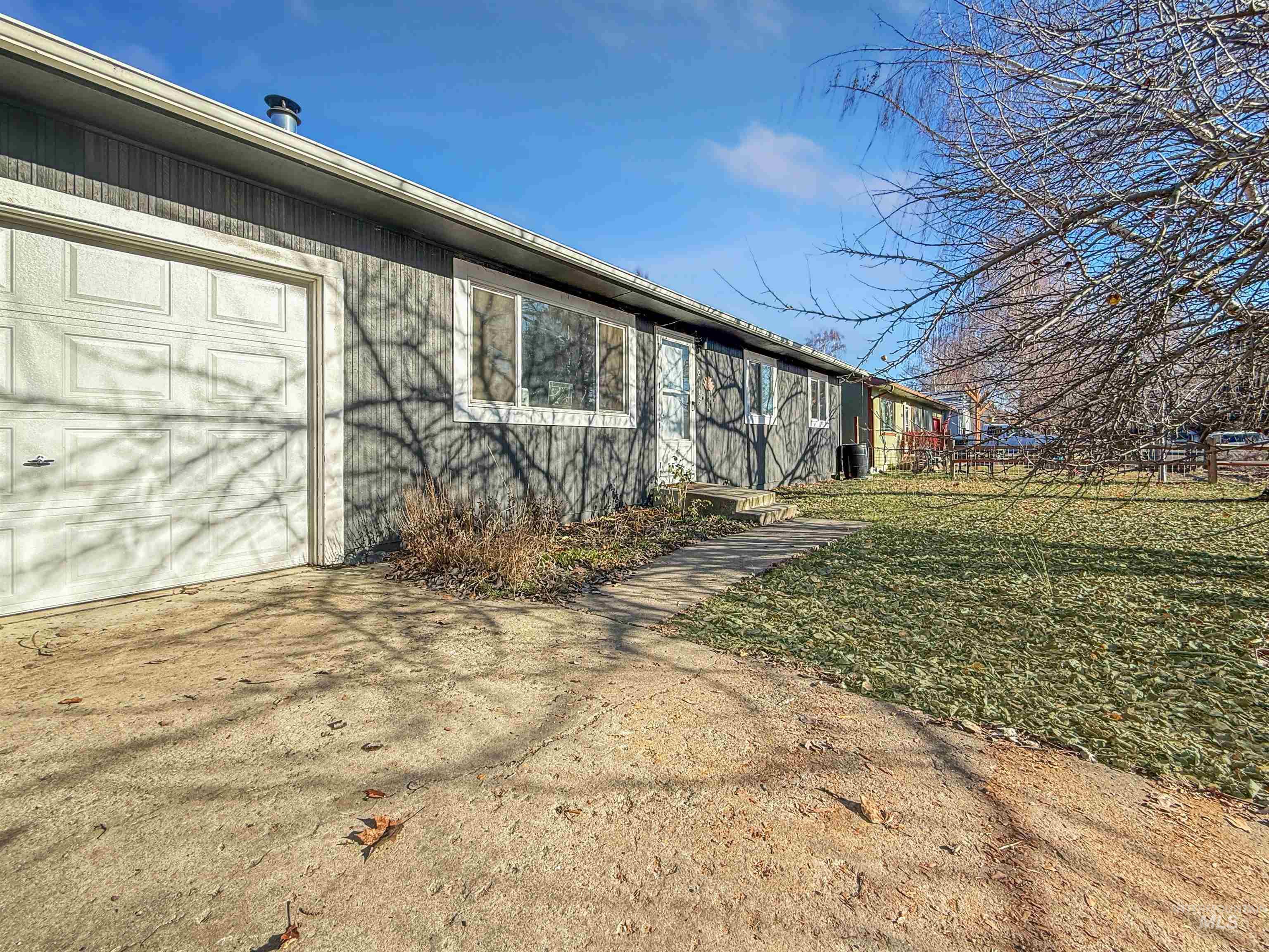 2116 Concord Avenue, Moscow, Idaho 83843, 3 Bedrooms, 1.5 Bathrooms, Residential For Sale, Price $425,000,MLS 98975458