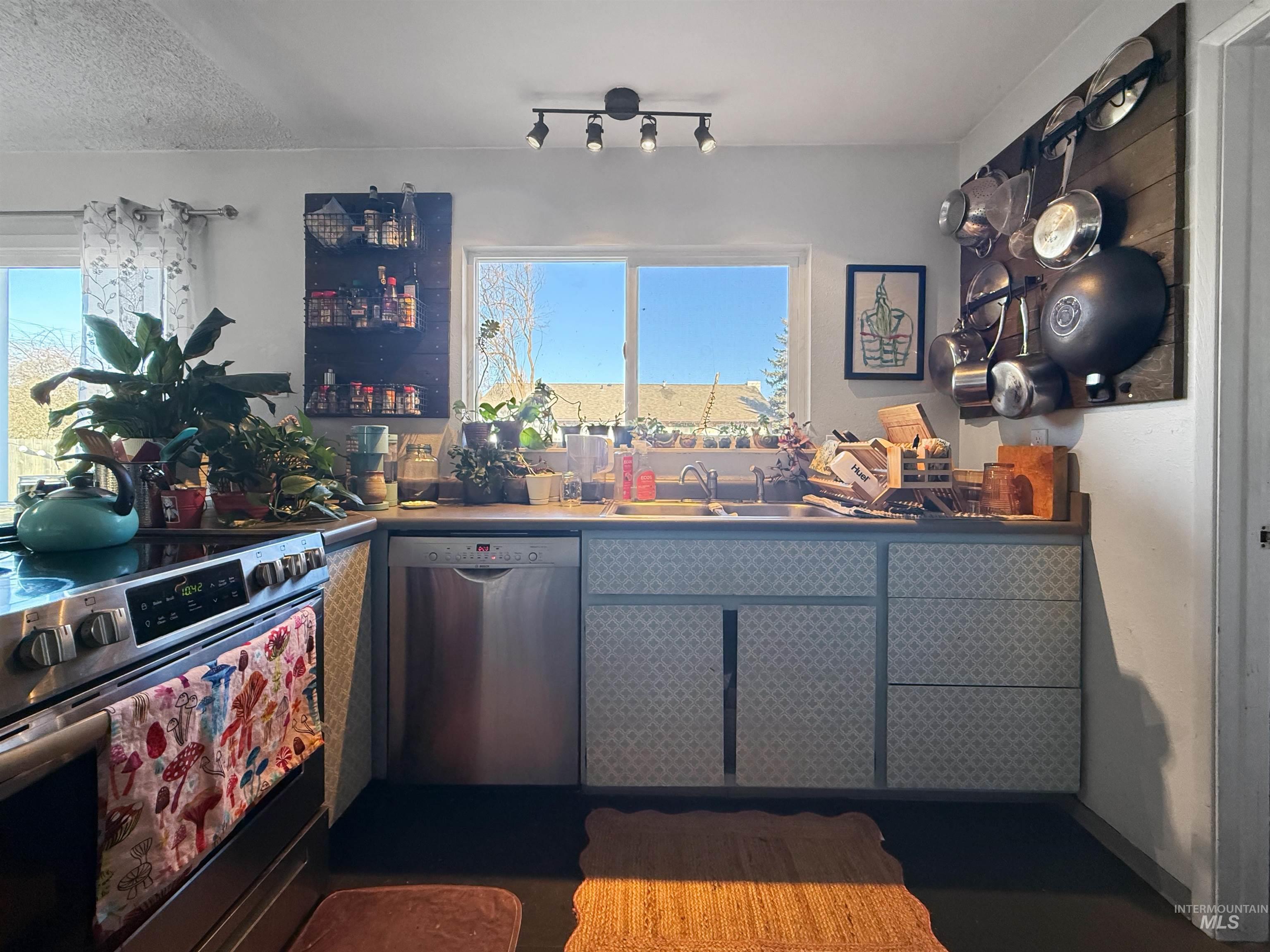 2116 Concord Avenue, Moscow, Idaho 83843, 3 Bedrooms, 1.5 Bathrooms, Residential For Sale, Price $425,000,MLS 98975458