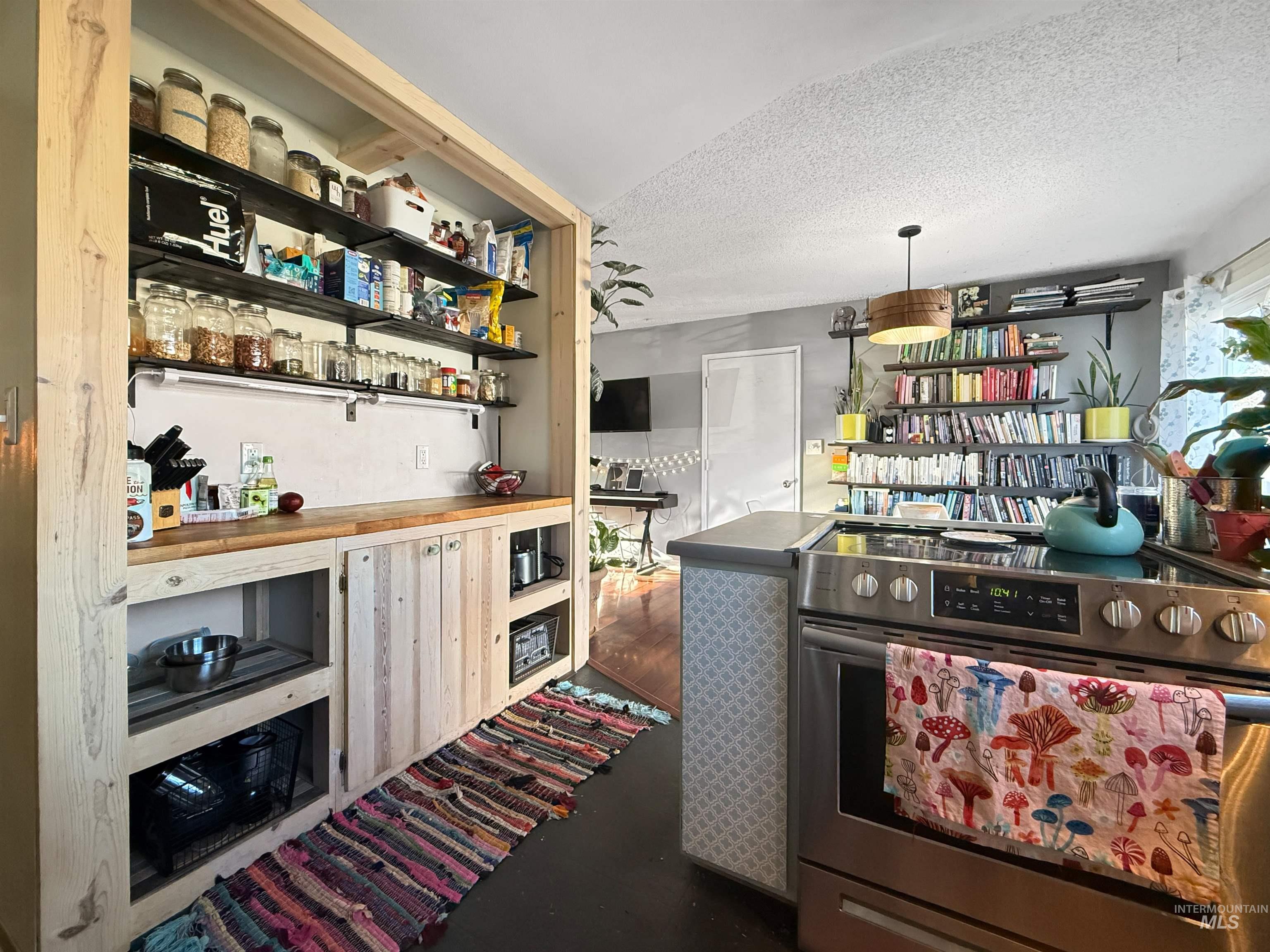 2116 Concord Avenue, Moscow, Idaho 83843, 3 Bedrooms, 1.5 Bathrooms, Residential For Sale, Price $425,000,MLS 98975458