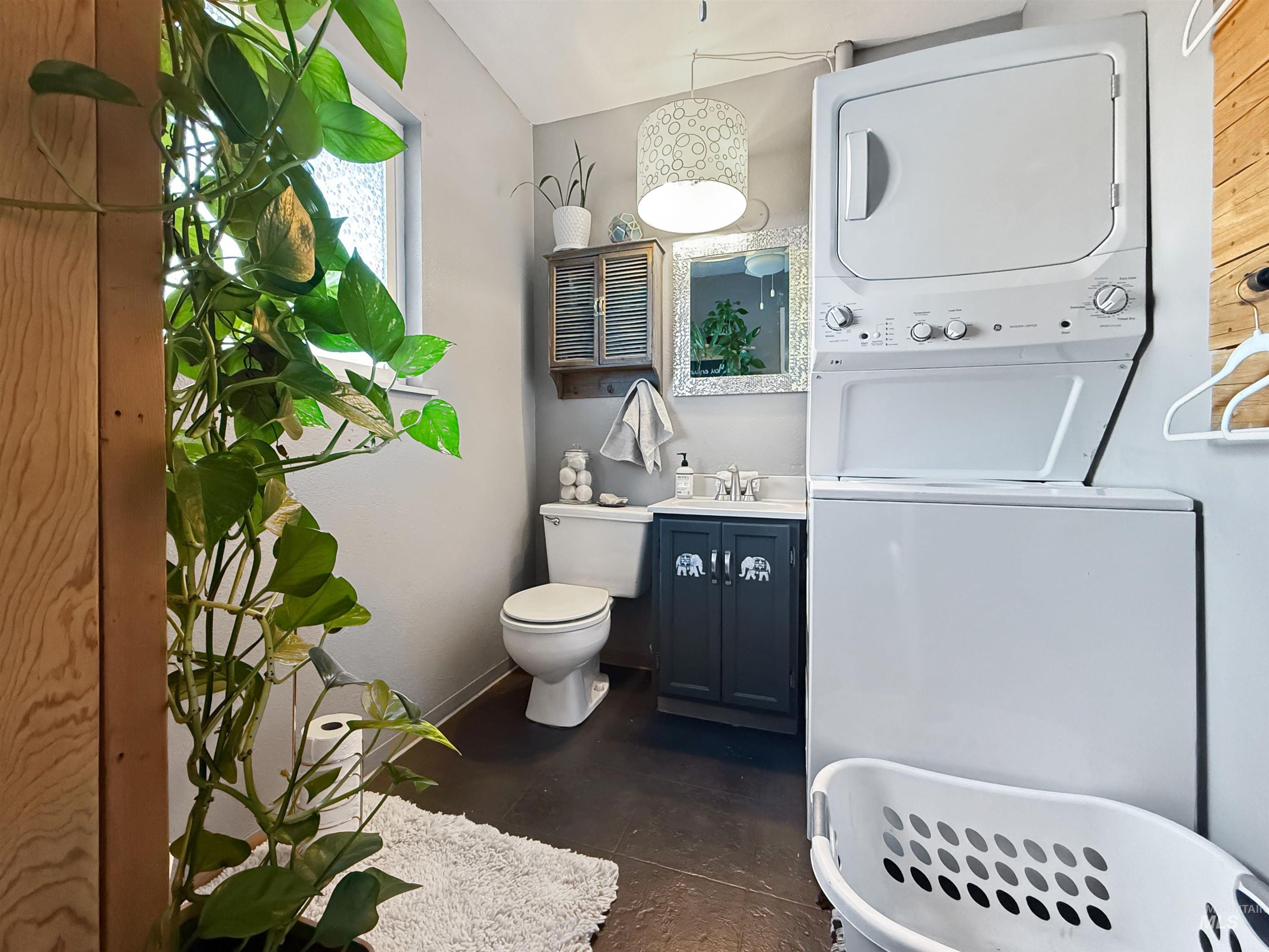 2116 Concord Avenue, Moscow, Idaho 83843, 3 Bedrooms, 1.5 Bathrooms, Residential For Sale, Price $425,000,MLS 98975458