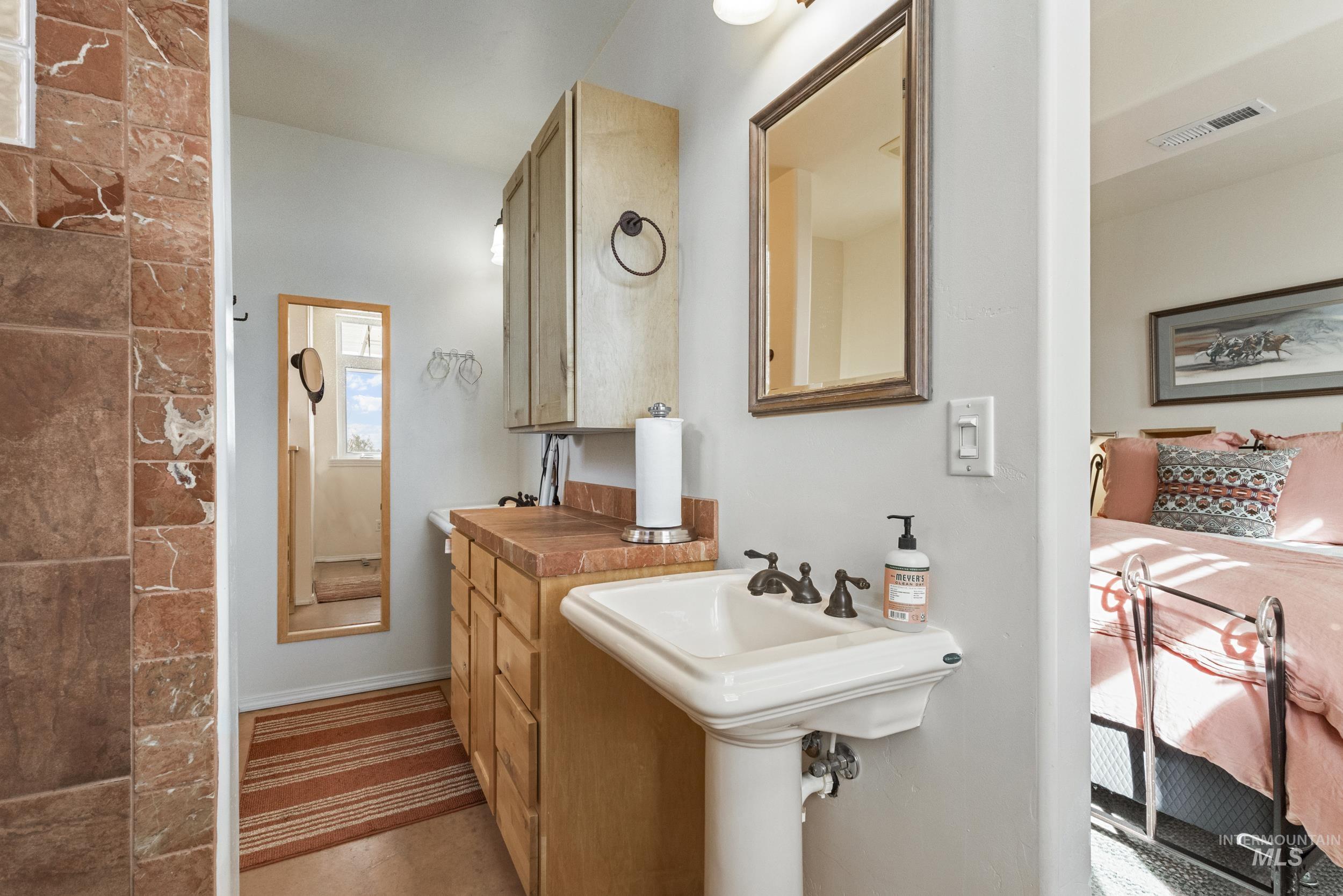 382 River Road, Bliss, Idaho 83314, 3 Bedrooms, 2.5 Bathrooms, Residential For Sale, Price $699,000, 98975464