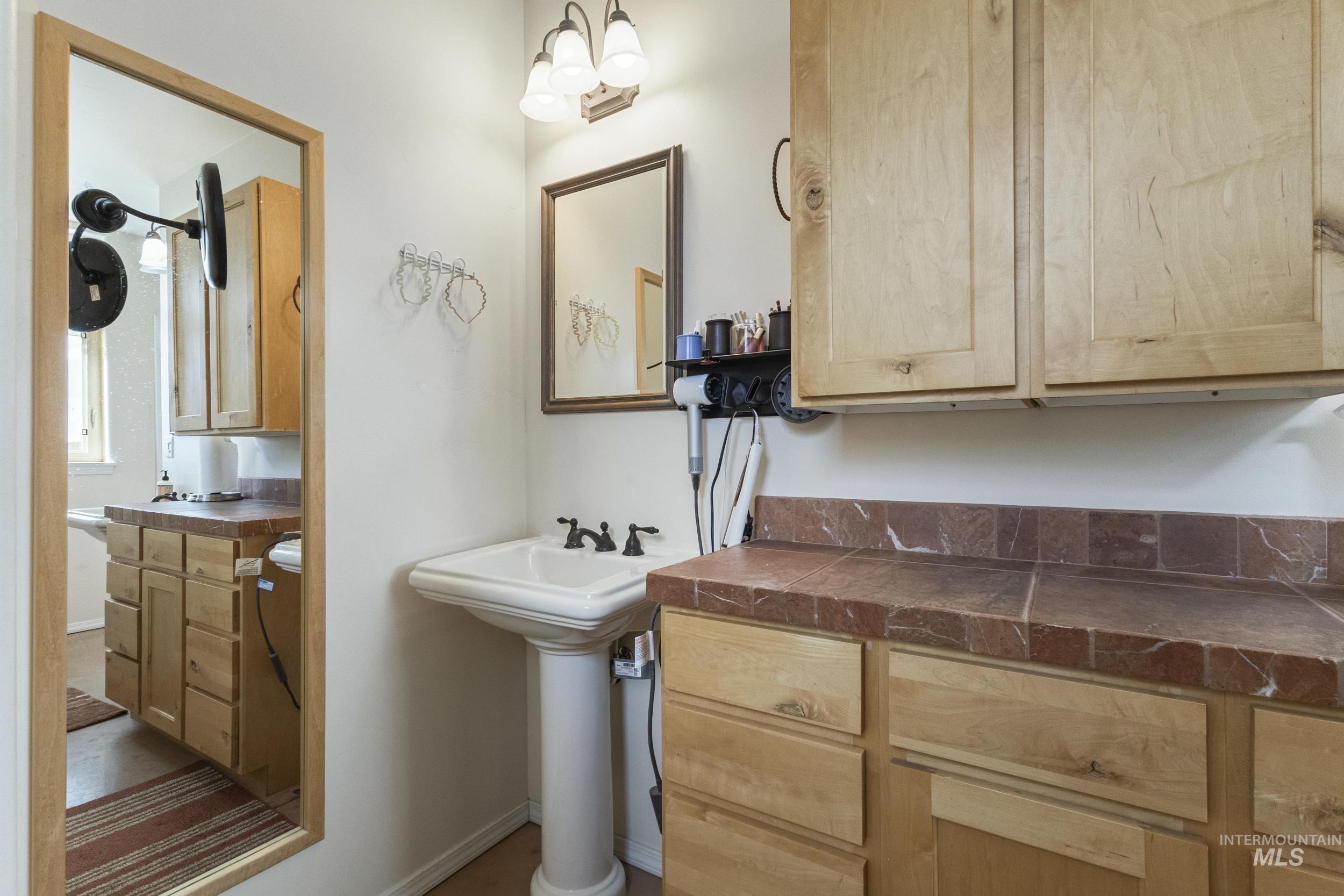 382 River Road, Bliss, Idaho 83314, 3 Bedrooms, 2.5 Bathrooms, Residential For Sale, Price $699,000, 98975464