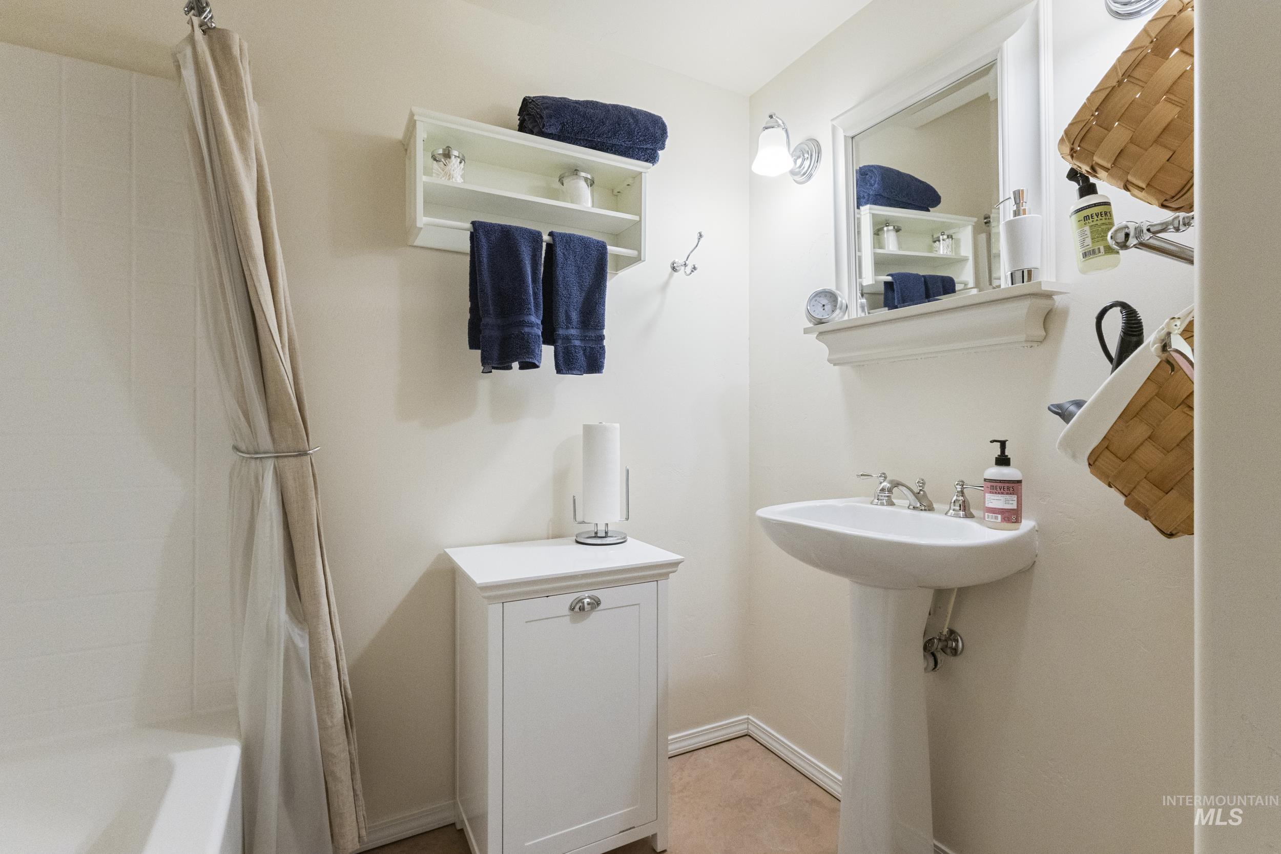 382 River Road, Bliss, Idaho 83314, 3 Bedrooms, 2.5 Bathrooms, Residential For Sale, Price $699,000, 98975464