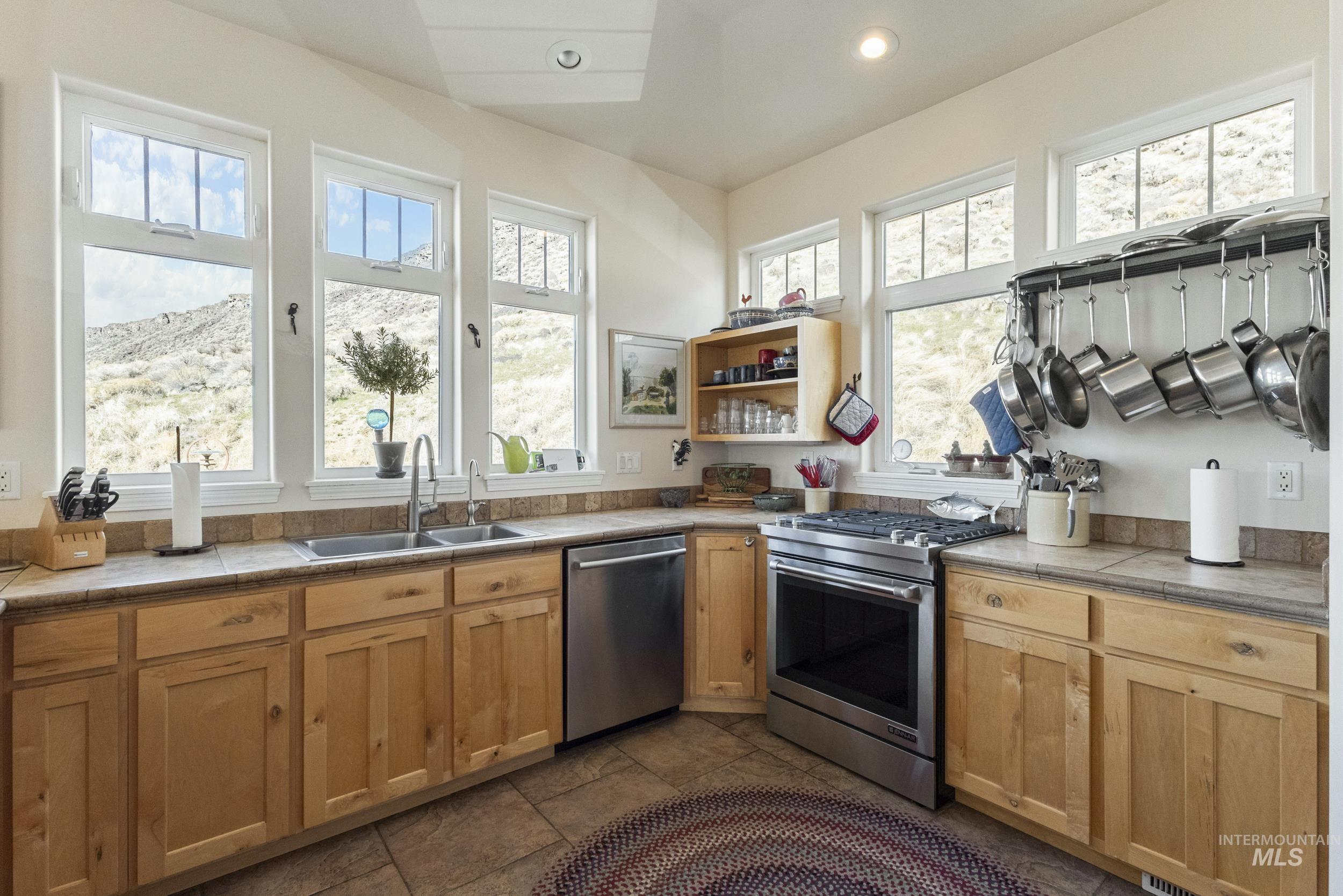 382 River Road, Bliss, Idaho 83314, 3 Bedrooms, 2.5 Bathrooms, Residential For Sale, Price $699,000, 98975464