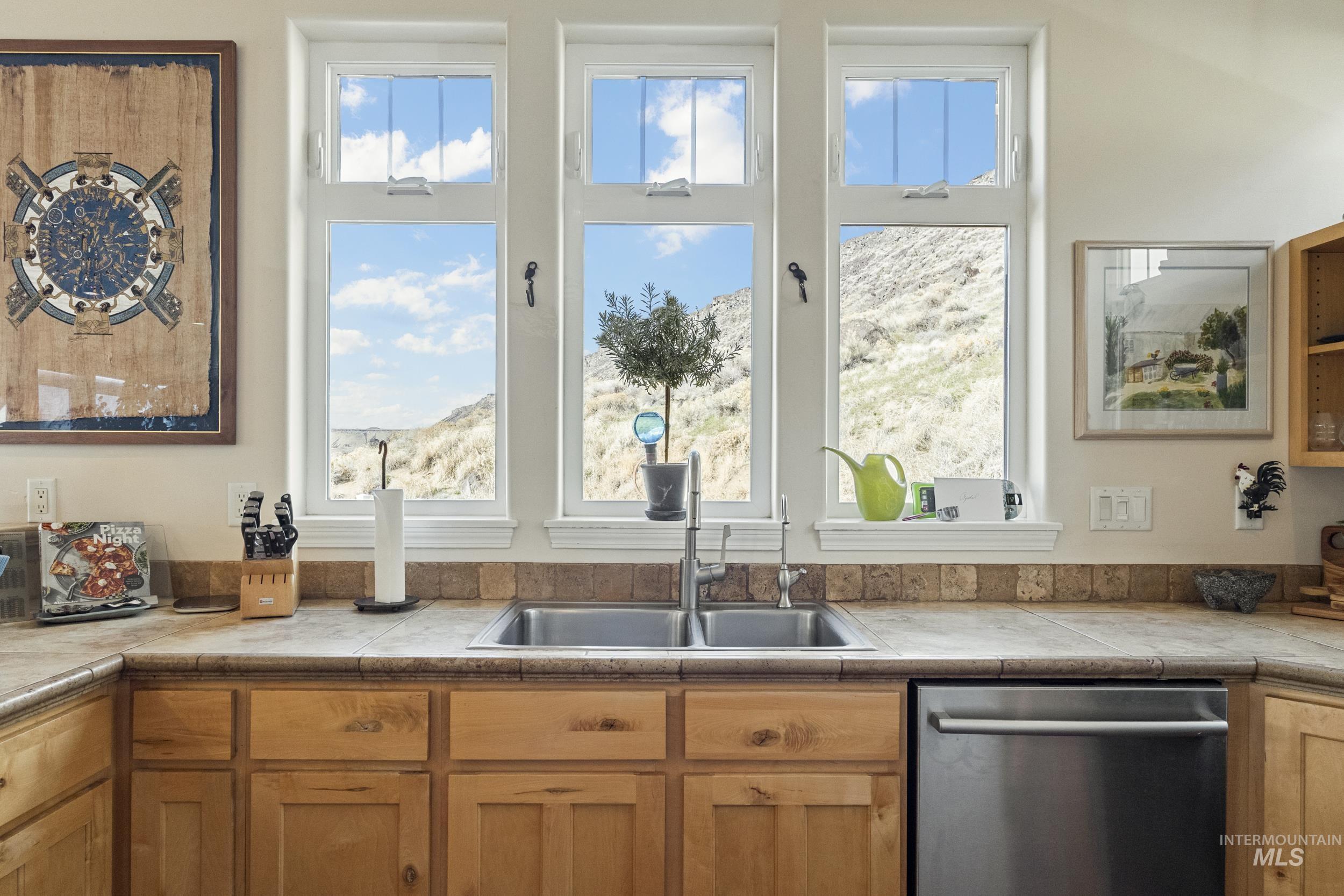 382 River Road, Bliss, Idaho 83314, 3 Bedrooms, 2.5 Bathrooms, Residential For Sale, Price $699,000, 98975464