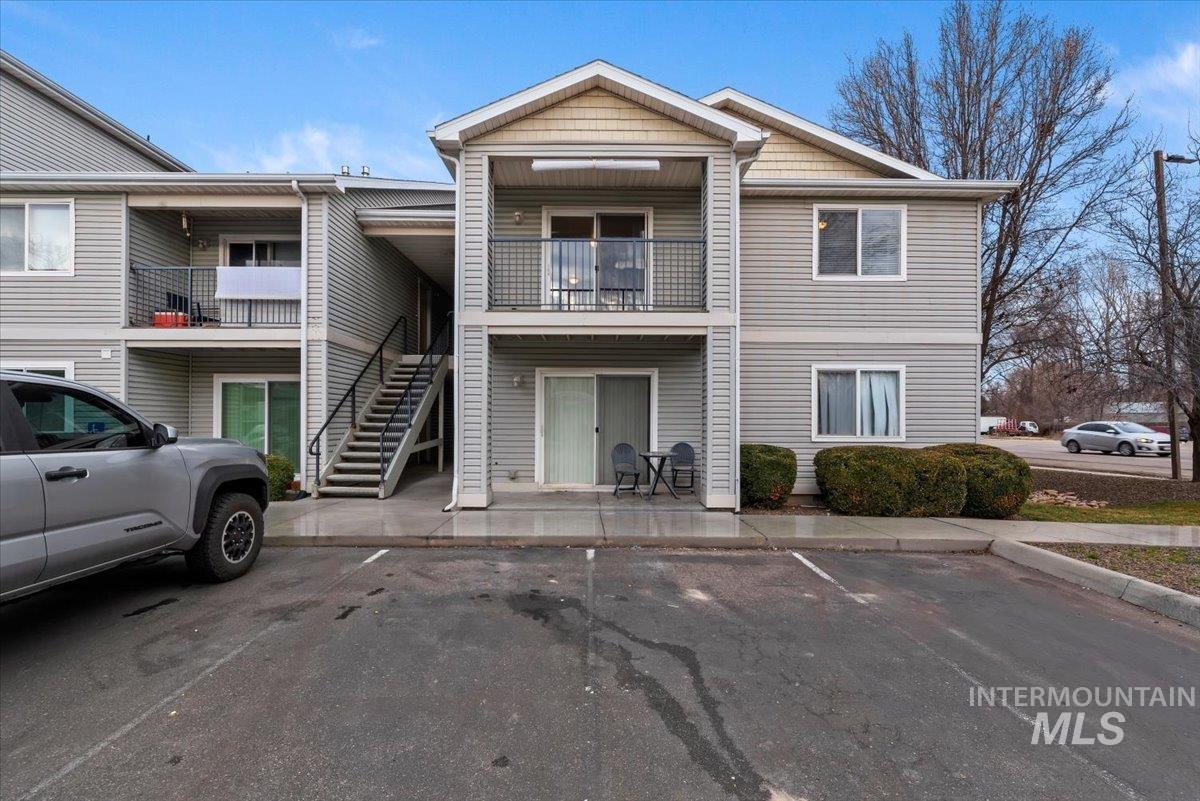 3323 N Lakeharbor Ln, Boise, Idaho 83703, 2 Bedrooms, 2 Bathrooms, Residential For Sale, Price $289,000,MLS 98975471