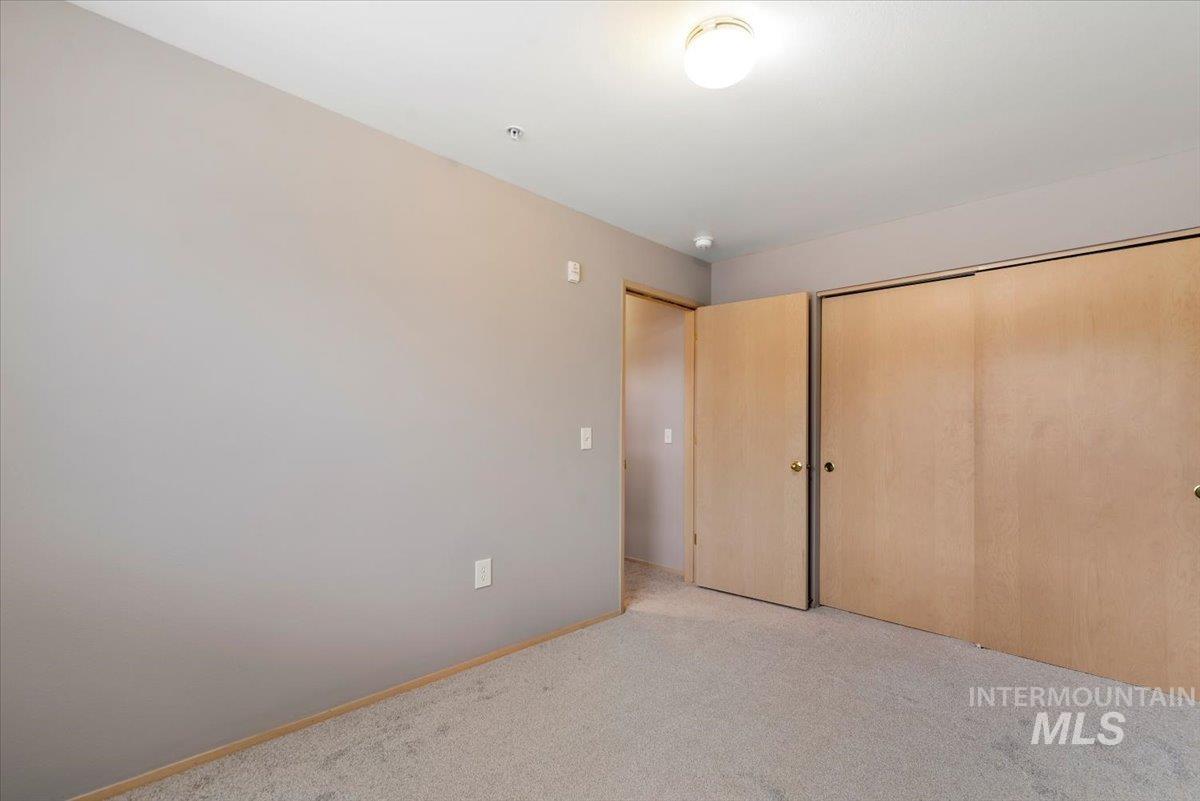 3323 N Lakeharbor Ln, Boise, Idaho 83703, 2 Bedrooms, 2 Bathrooms, Residential For Sale, Price $289,000,MLS 98975471