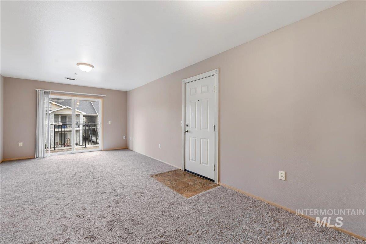 3323 N Lakeharbor Ln, Boise, Idaho 83703, 2 Bedrooms, 2 Bathrooms, Residential For Sale, Price $289,000,MLS 98975471