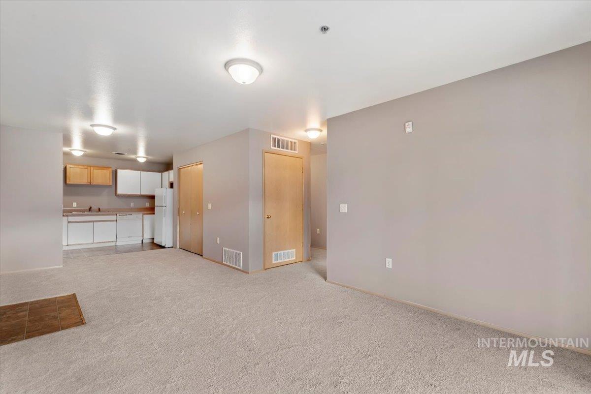 3323 N Lakeharbor Ln, Boise, Idaho 83703, 2 Bedrooms, 2 Bathrooms, Residential For Sale, Price $289,000,MLS 98975471