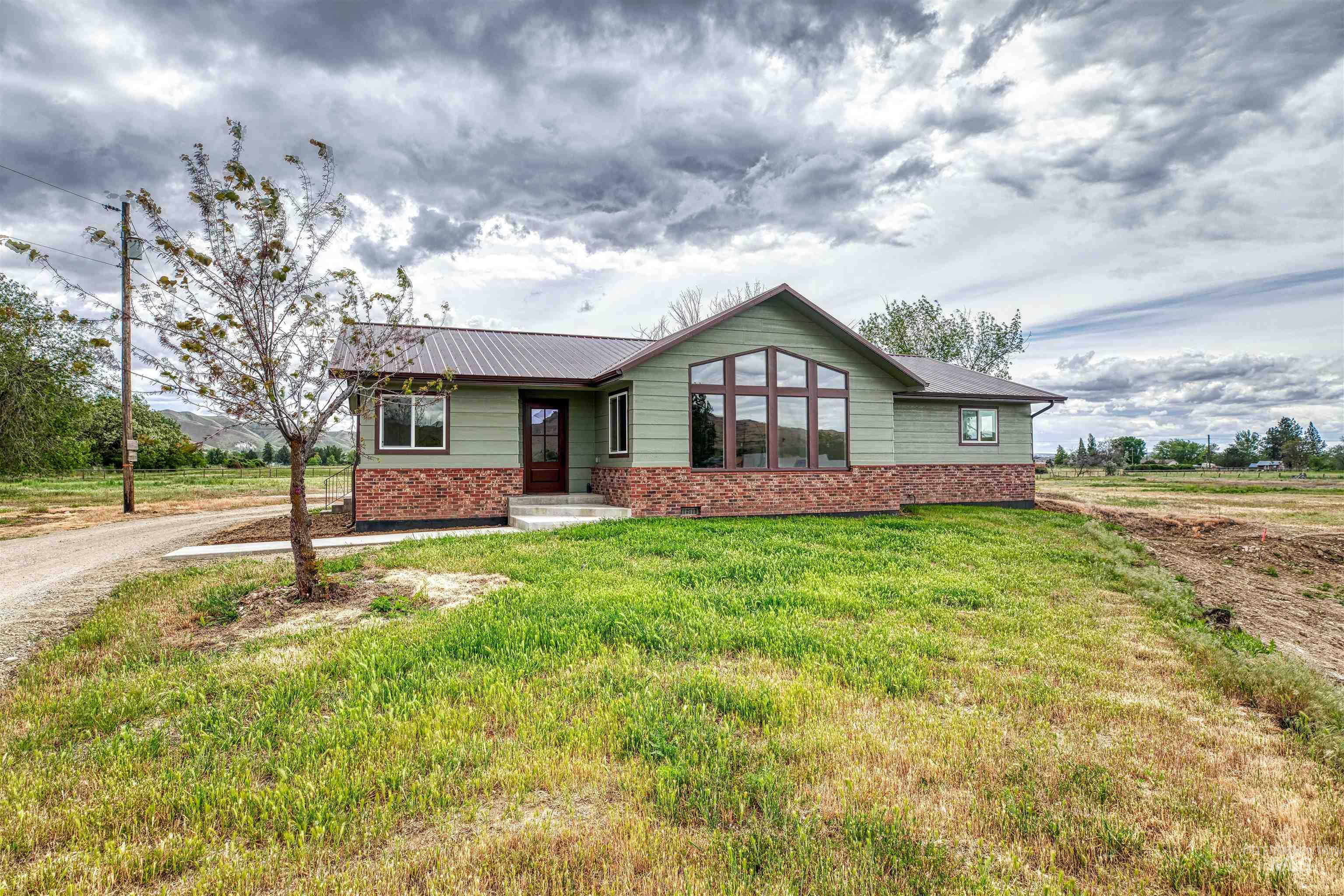 3131 Fuller Rd, Emmett, Idaho 83617, 3 Bedrooms, 2.5 Bathrooms, Residential For Sale, Price $779,000,MLS 98975478