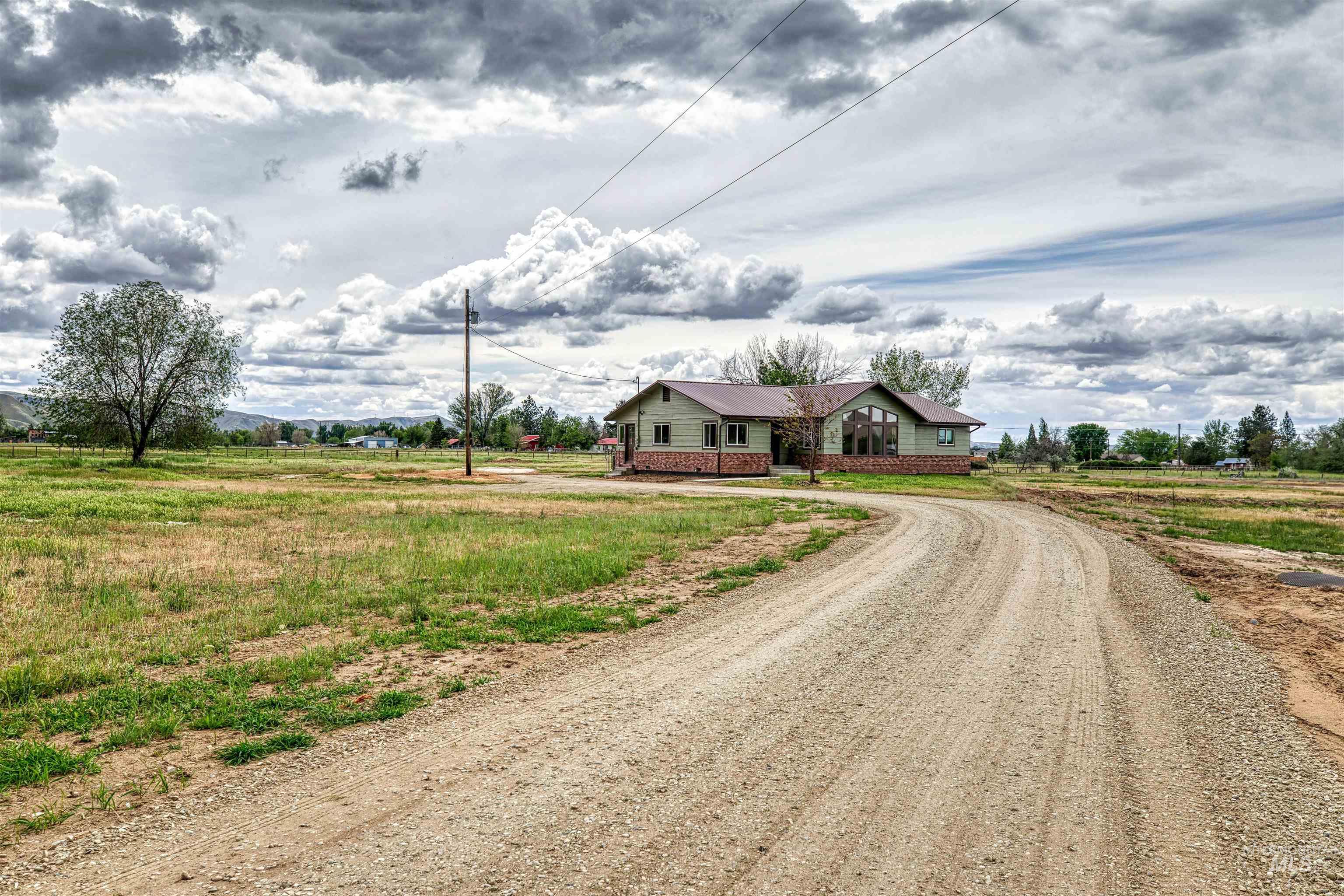 3131 Fuller Rd, Emmett, Idaho 83617, 3 Bedrooms, 2.5 Bathrooms, Residential For Sale, Price $779,000,MLS 98975478