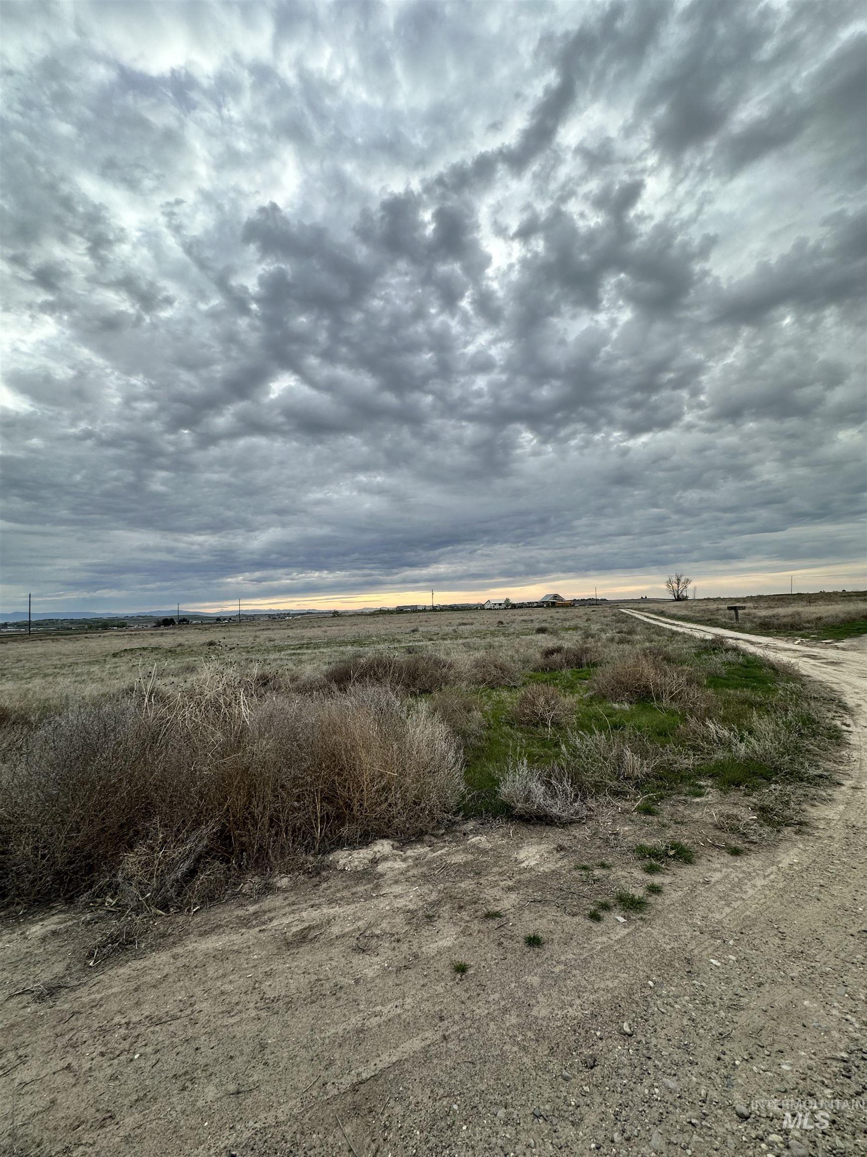 6750 Dearborne Road, Nampa, Idaho 83686, 3 Bedrooms, 2 Bathrooms, Residential For Sale, Price $500,000,MLS 98975479