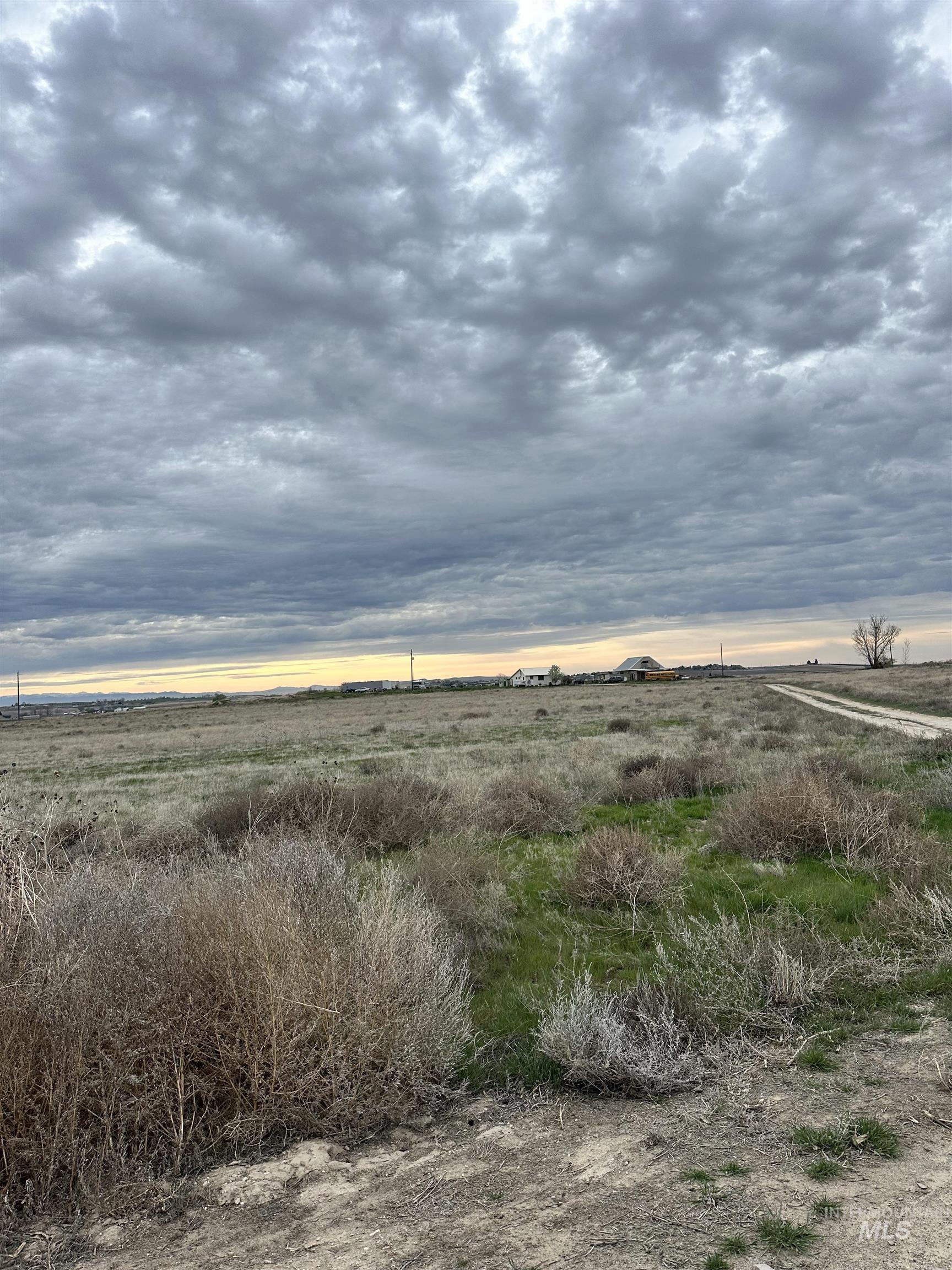 6750 Dearborne Road, Nampa, Idaho 83686, 3 Bedrooms, 2 Bathrooms, Residential For Sale, Price $500,000,MLS 98975479