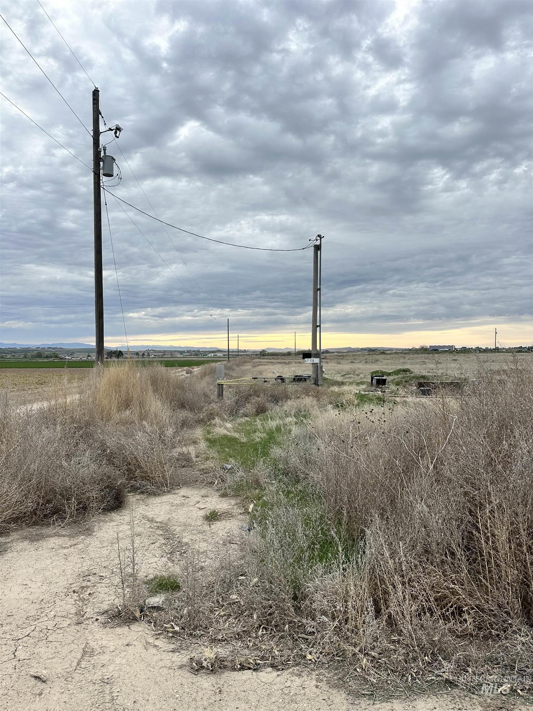 6750 Dearborne Road, Nampa, Idaho 83686, 3 Bedrooms, 2 Bathrooms, Residential For Sale, Price $500,000,MLS 98975479