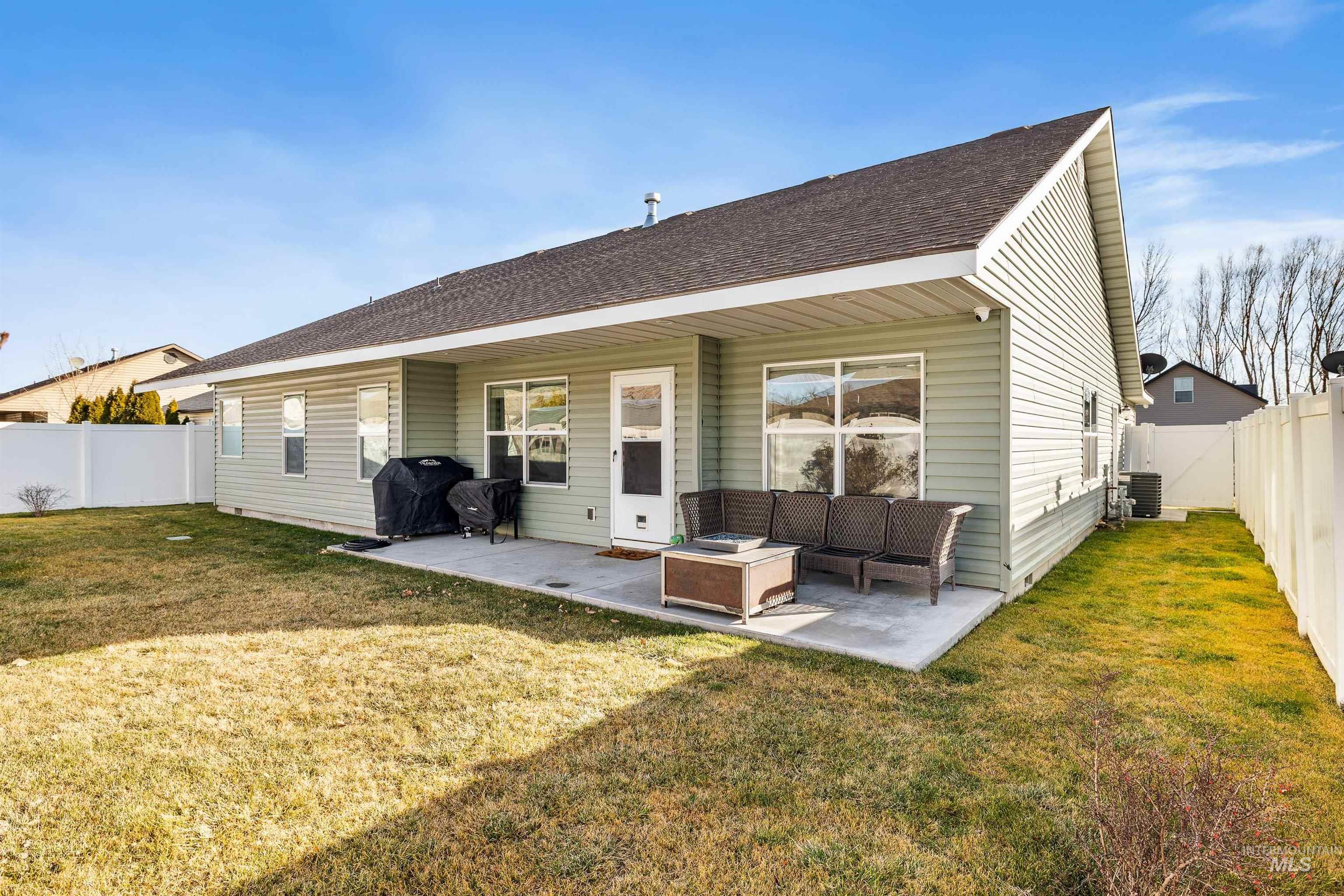964 Borah Ave W, Twin Falls, Idaho 83301-5765, 3 Bedrooms, 2 Bathrooms, Residential For Sale, Price $420,000, 98975481