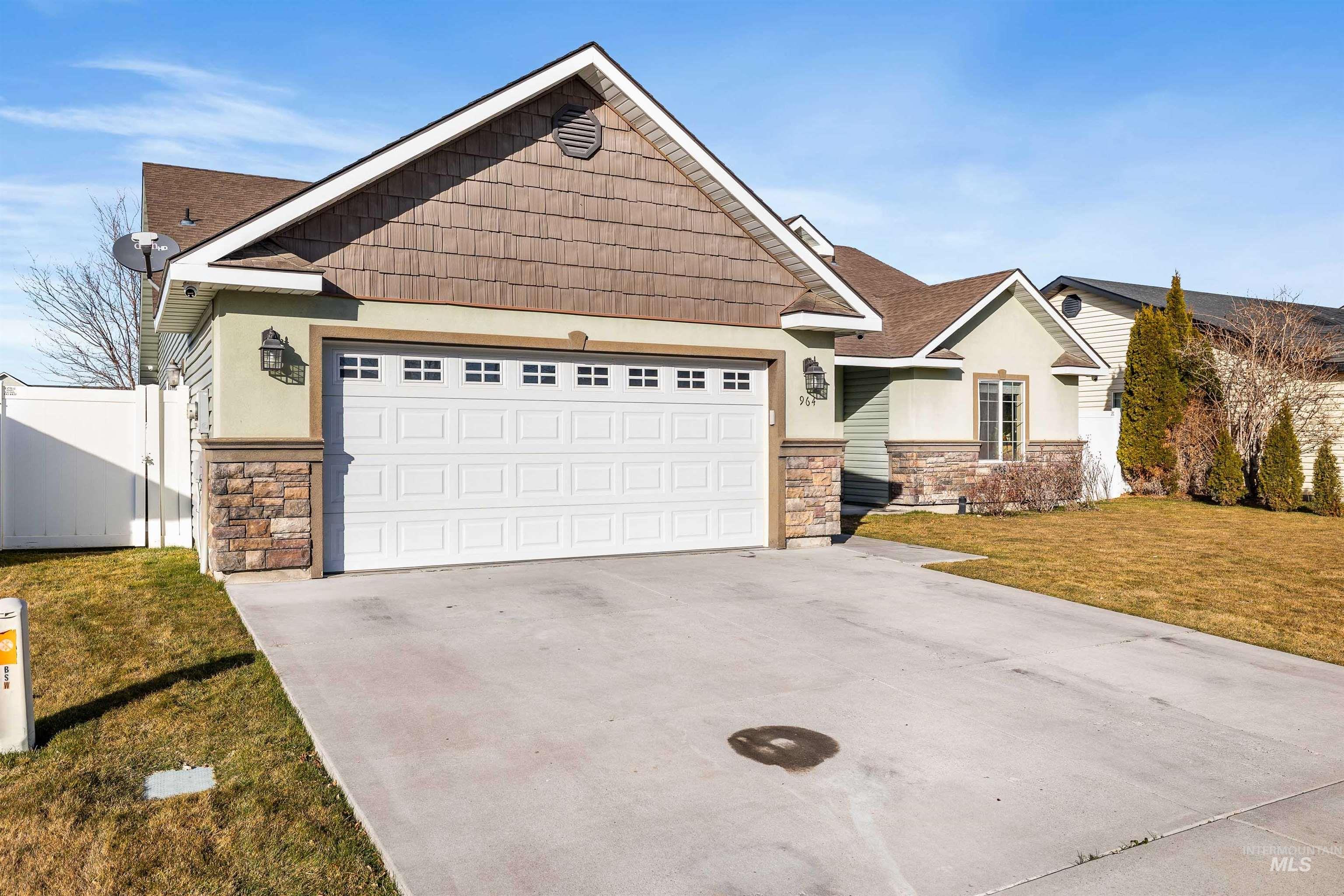 964 Borah Ave W, Twin Falls, Idaho 83301-5765, 3 Bedrooms, 2 Bathrooms, Residential For Sale, Price $420,000, 98975481