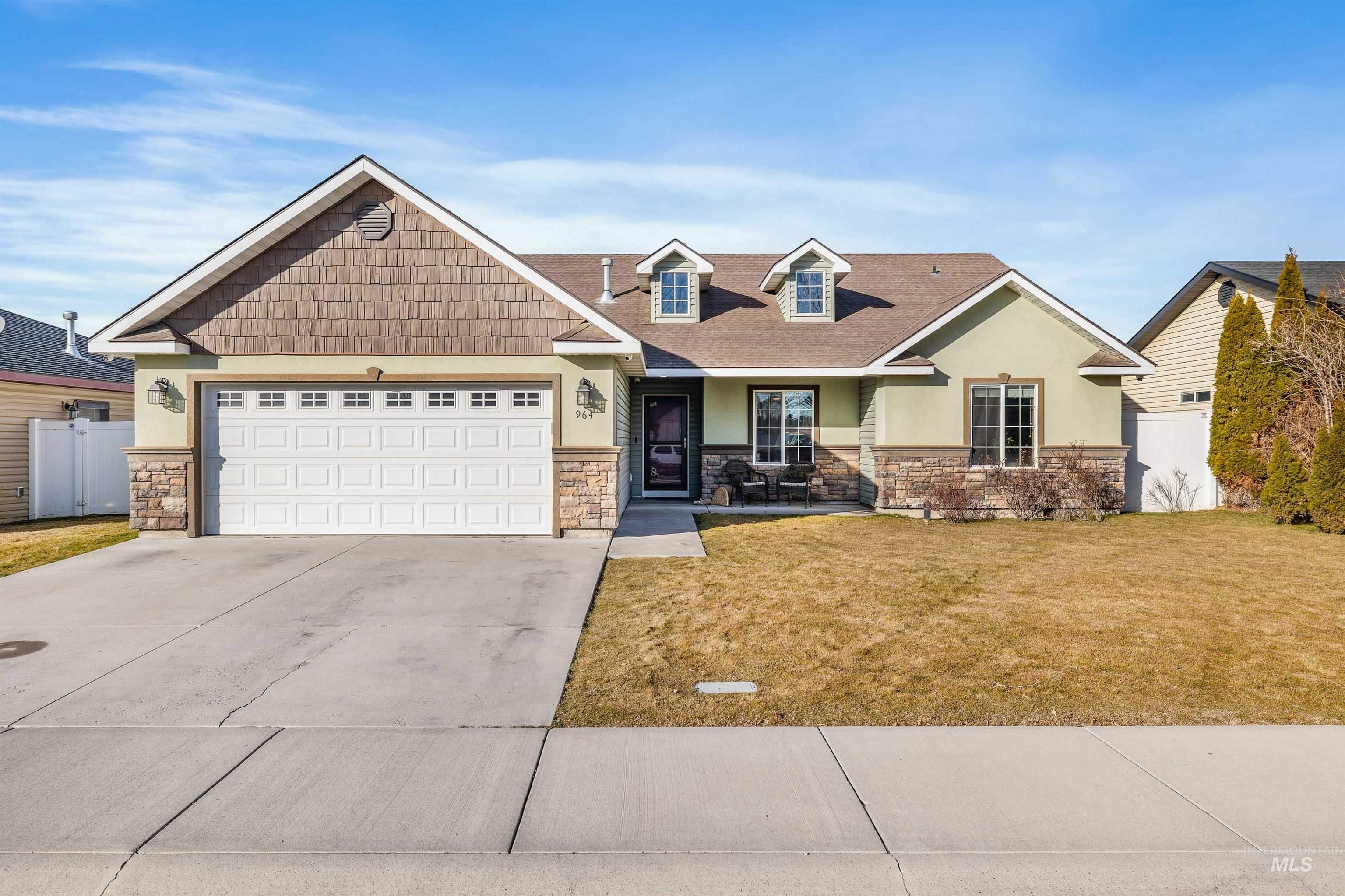 964 Borah Ave W, Twin Falls, Idaho 83301-5765, 3 Bedrooms, 2 Bathrooms, Residential For Sale, Price $420,000, 98975481