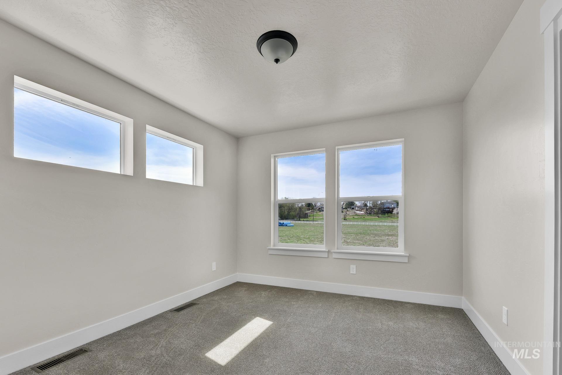 2910 Nieve Lane, Caldwell, Idaho 83605, 3 Bedrooms, 2.5 Bathrooms, Residential For Sale, Price $345,000,MLS 98975482