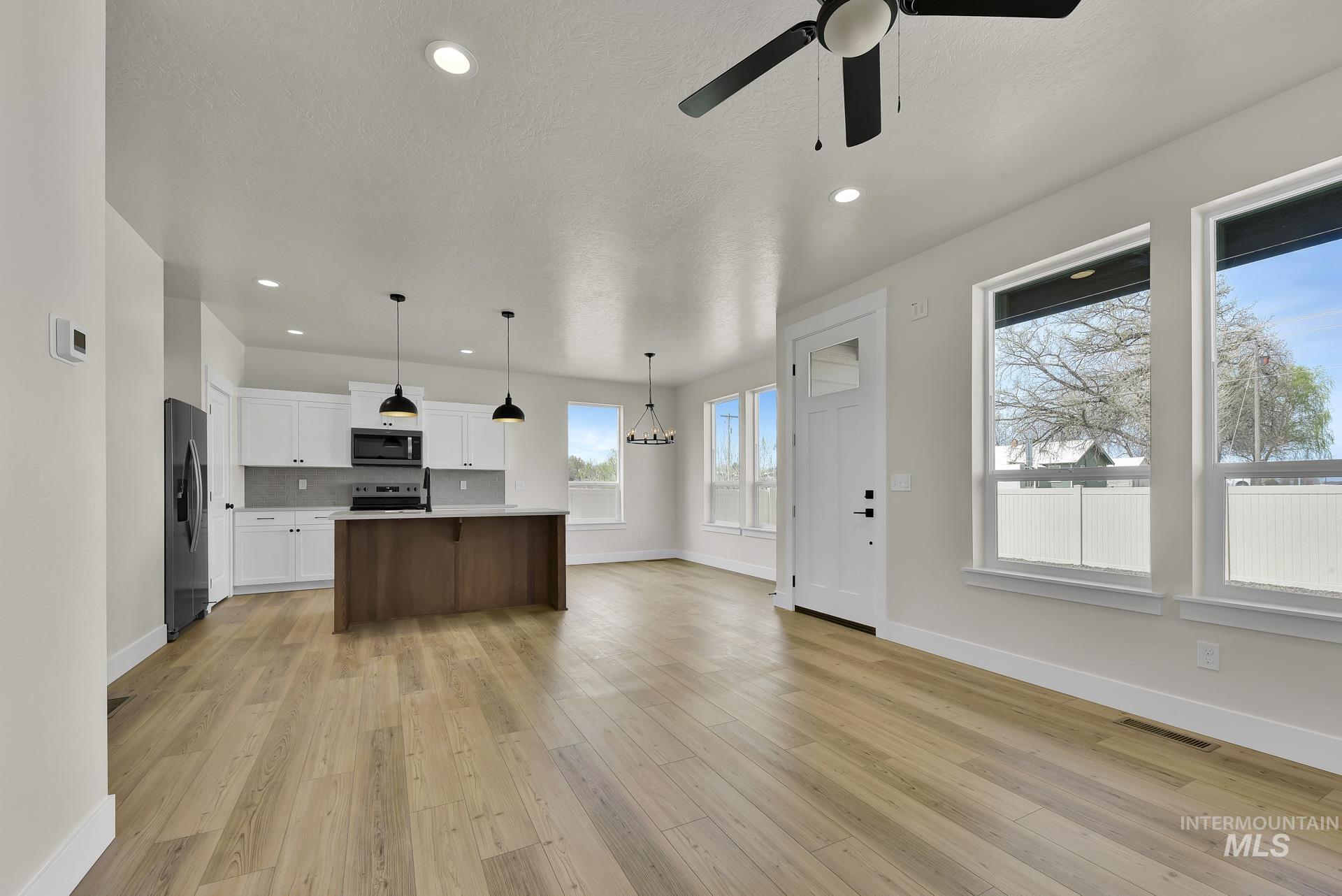 2910 Nieve Lane, Caldwell, Idaho 83605, 3 Bedrooms, 2.5 Bathrooms, Residential For Sale, Price $345,000,MLS 98975482