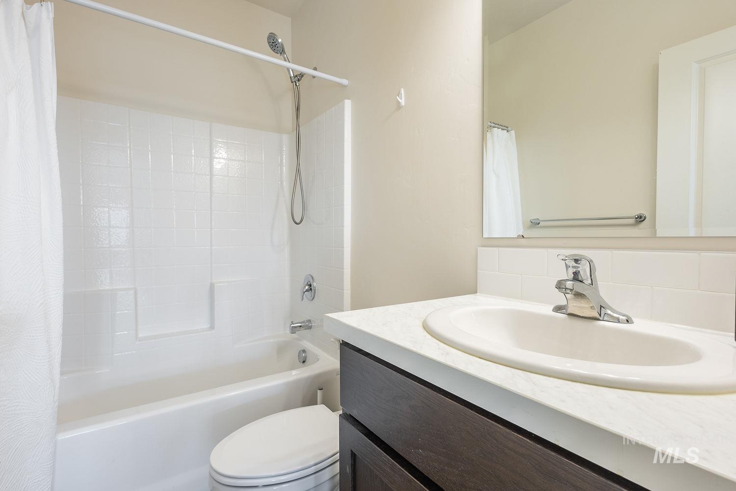 3995 S Quilt Ave, Nampa, Idaho 83687, 3 Bedrooms, 2 Bathrooms, Residential For Sale, Price $385,000, 98975484