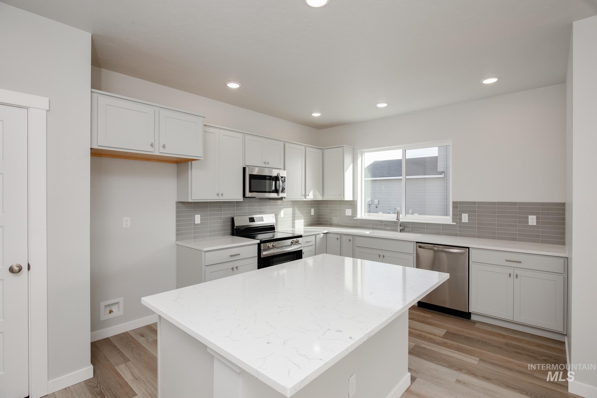 6780 W Redwood Creek Dr, Meridian, Idaho 83646, 3 Bedrooms, 2.5 Bathrooms, Residential For Sale, Price $469,990, 98975485