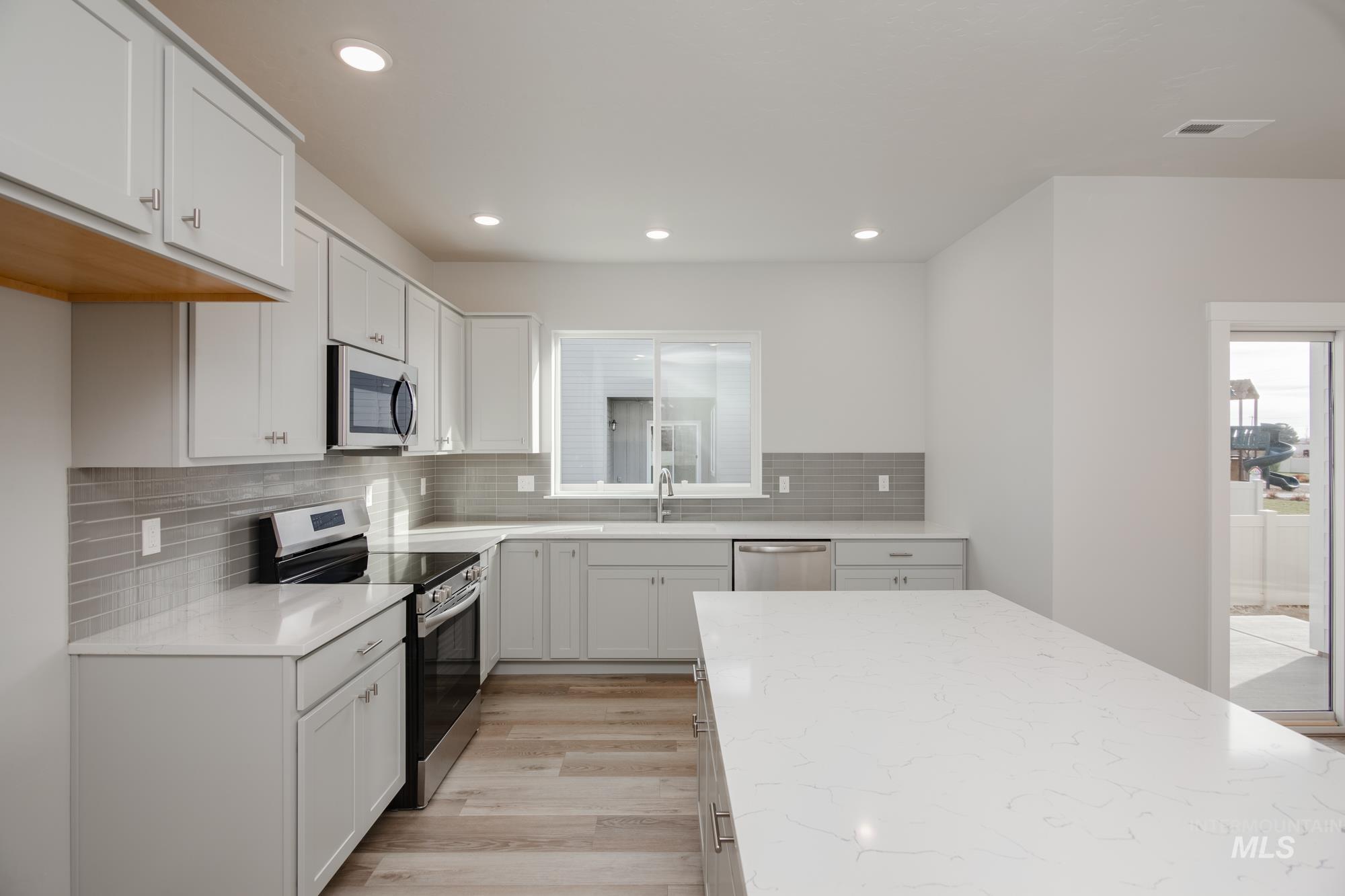 6780 W Redwood Creek Dr, Meridian, Idaho 83646, 3 Bedrooms, 2.5 Bathrooms, Residential For Sale, Price $469,990, 98975485