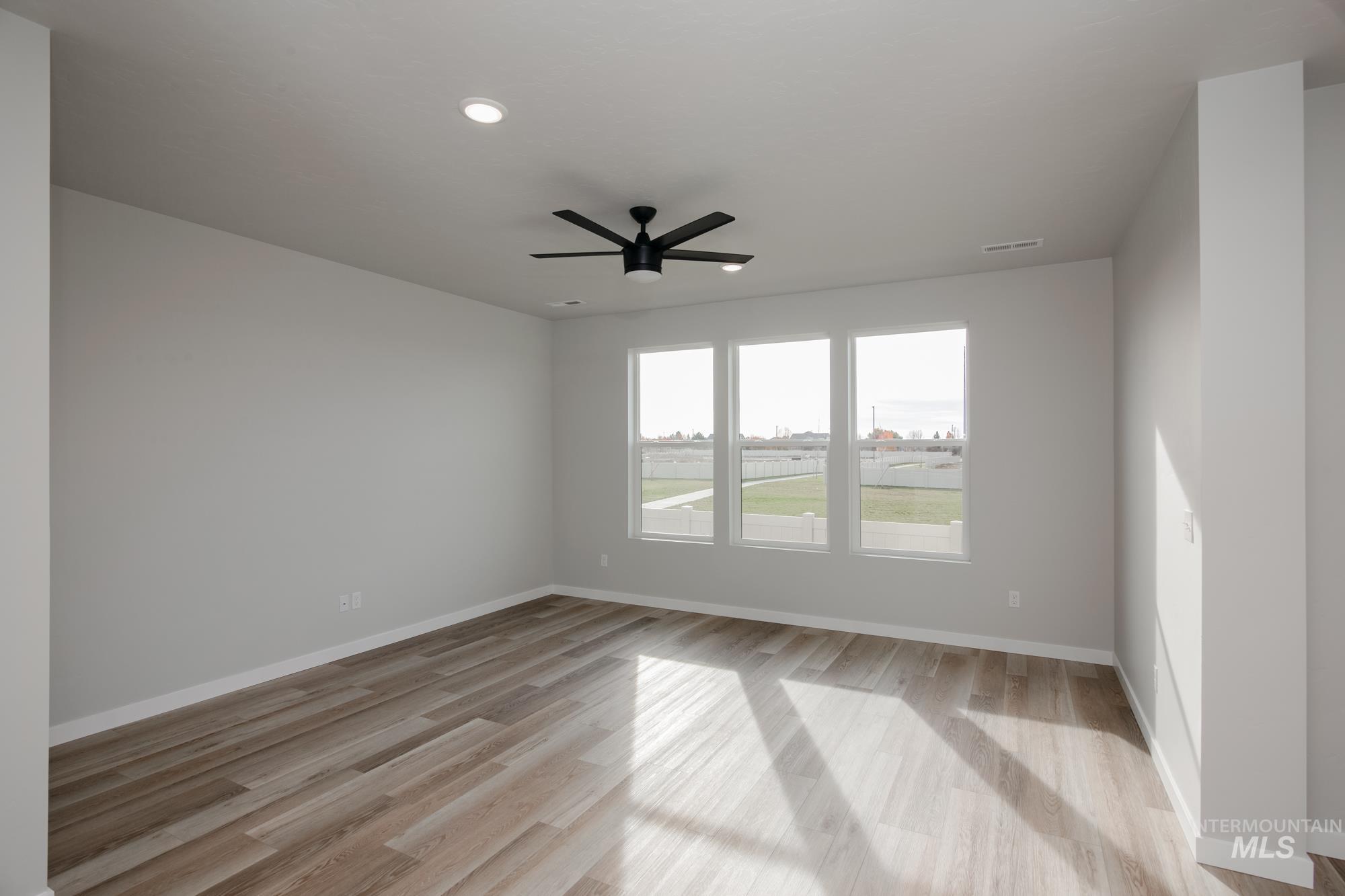 6780 W Redwood Creek Dr, Meridian, Idaho 83646, 3 Bedrooms, 2.5 Bathrooms, Residential For Sale, Price $469,990, 98975485