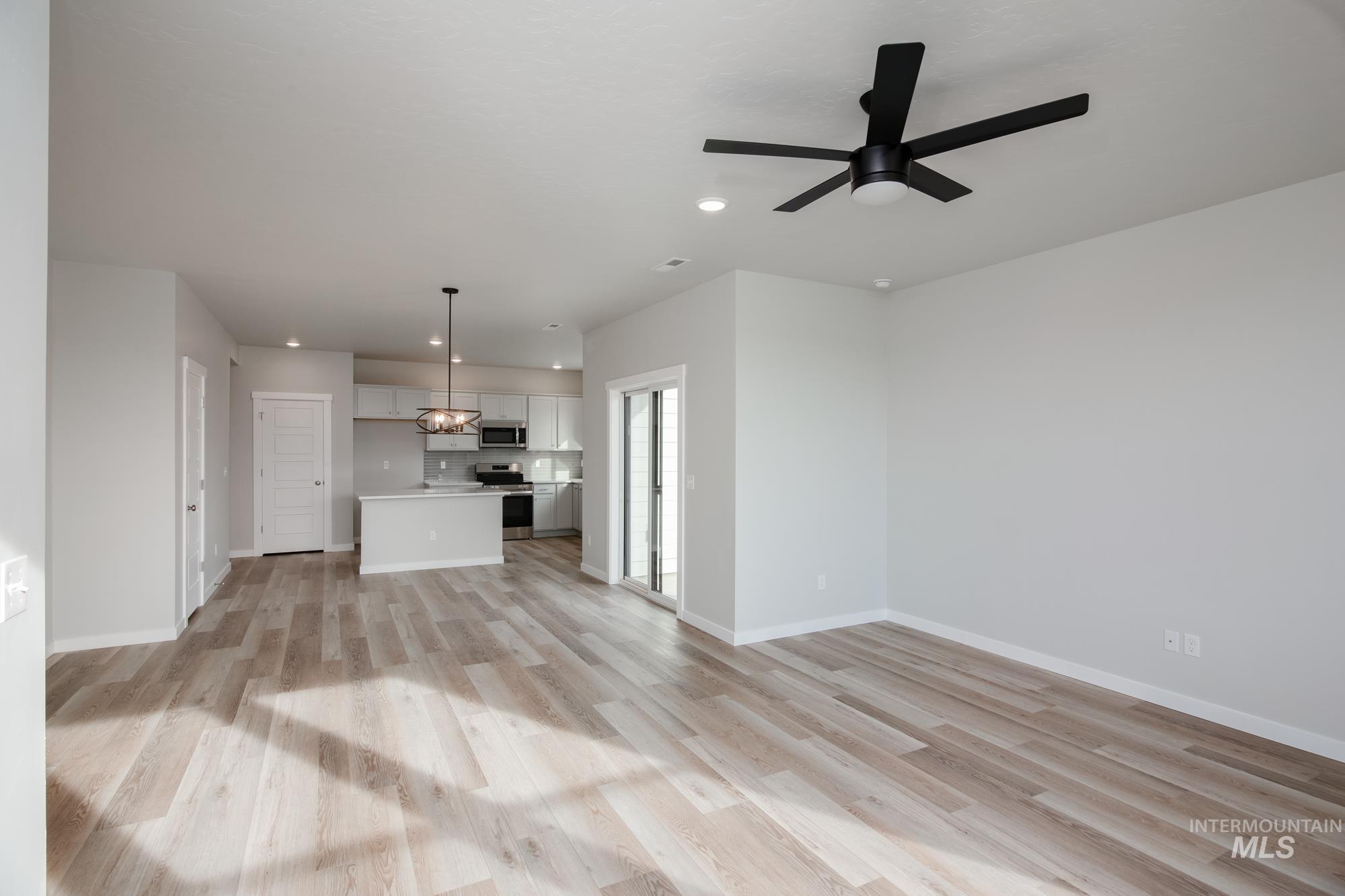 6780 W Redwood Creek Dr, Meridian, Idaho 83646, 3 Bedrooms, 2.5 Bathrooms, Residential For Sale, Price $469,990, 98975485