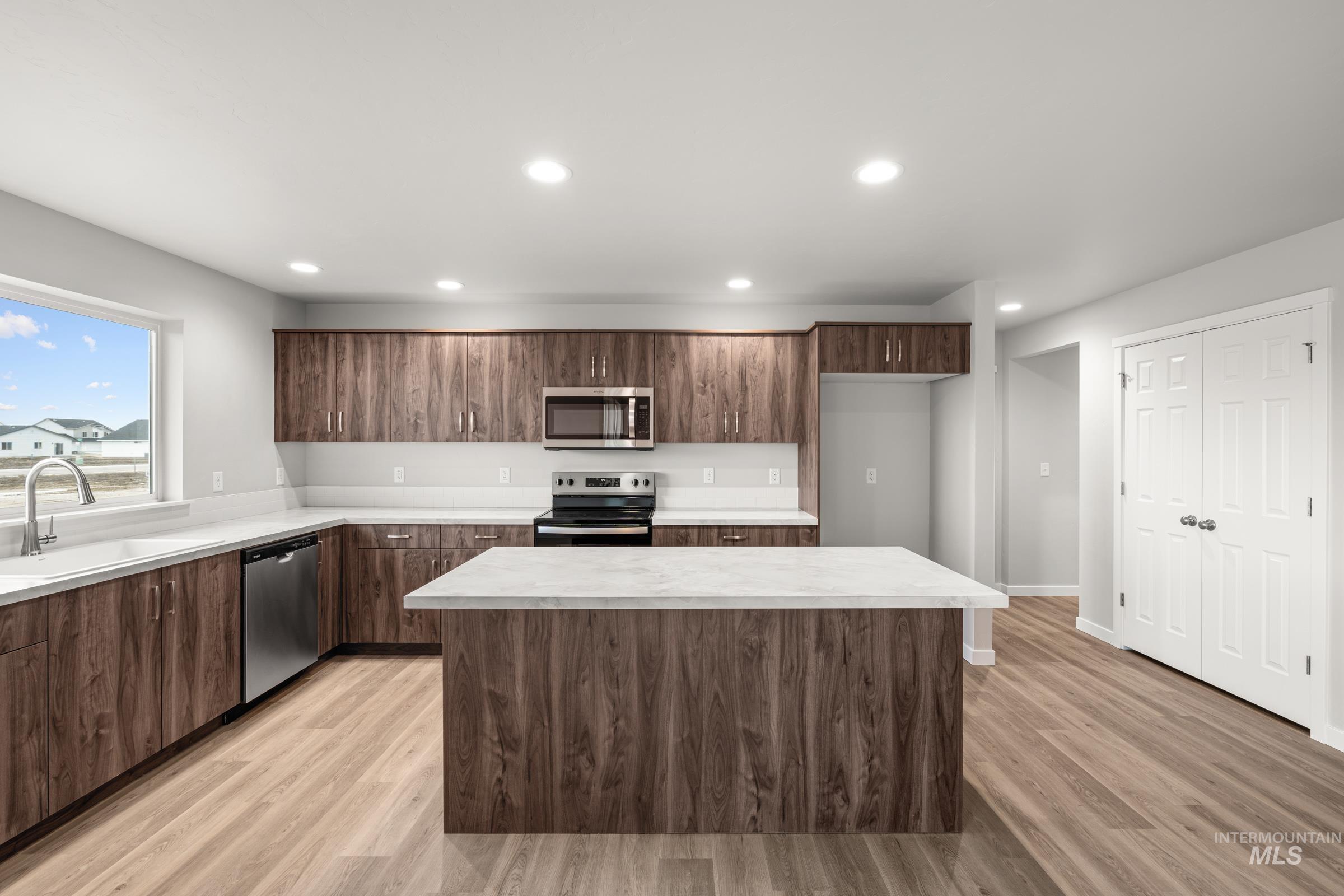 1651 Dyer St, Middleton, Idaho 83644, 5 Bedrooms, 2.5 Bathrooms, Residential For Sale, Price $549,990,MLS 98975490