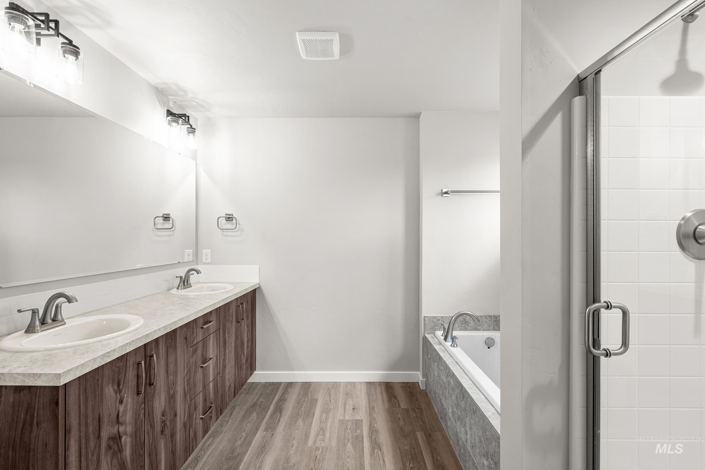 1651 Dyer St, Middleton, Idaho 83644, 5 Bedrooms, 2.5 Bathrooms, Residential For Sale, Price $549,990,MLS 98975490