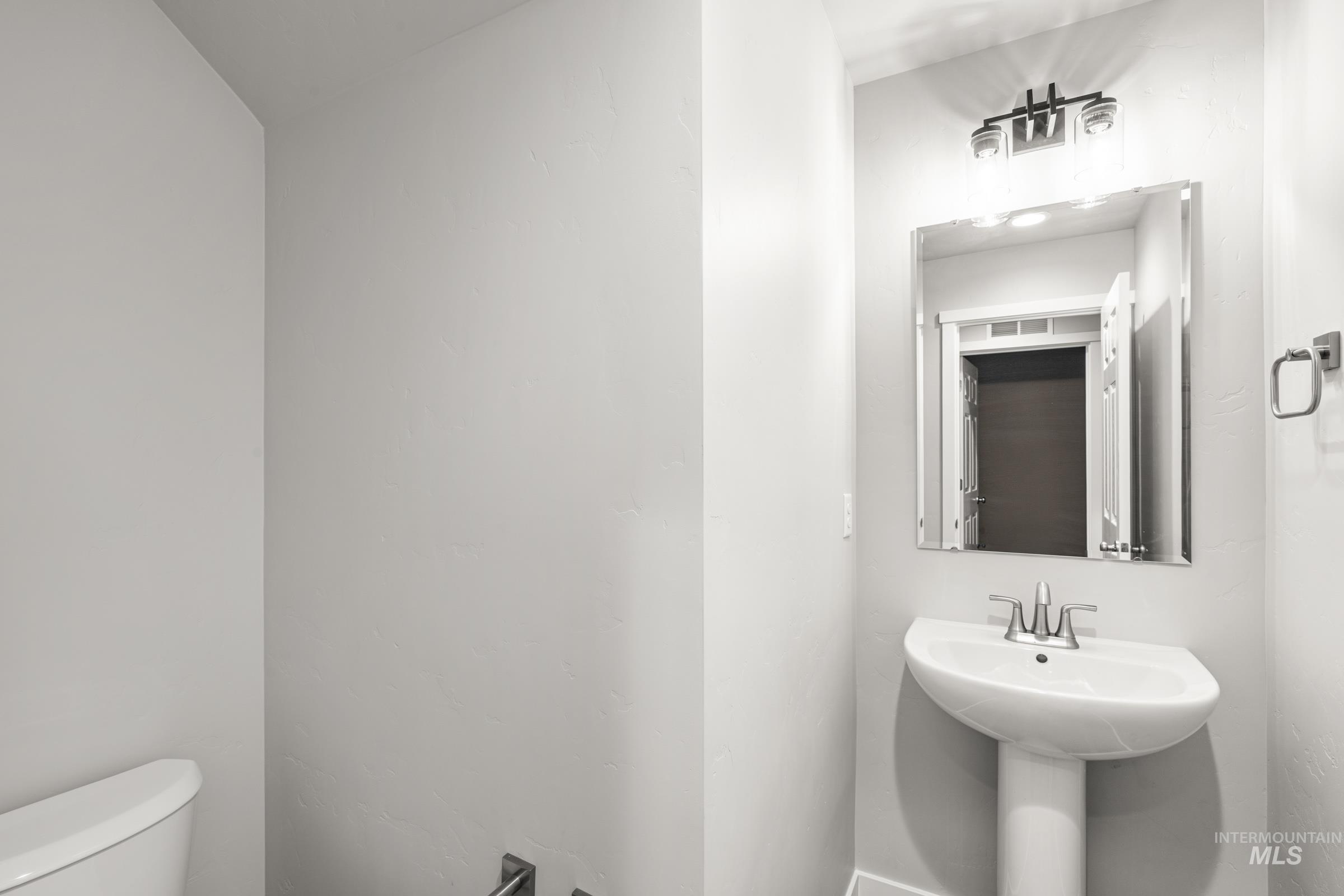 1651 Dyer St, Middleton, Idaho 83644, 5 Bedrooms, 2.5 Bathrooms, Residential For Sale, Price $549,990,MLS 98975490