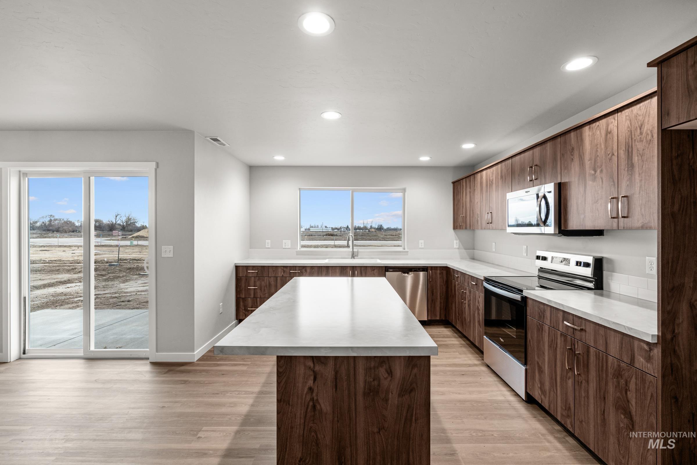 1651 Dyer St, Middleton, Idaho 83644, 5 Bedrooms, 2.5 Bathrooms, Residential For Sale, Price $549,990,MLS 98975490