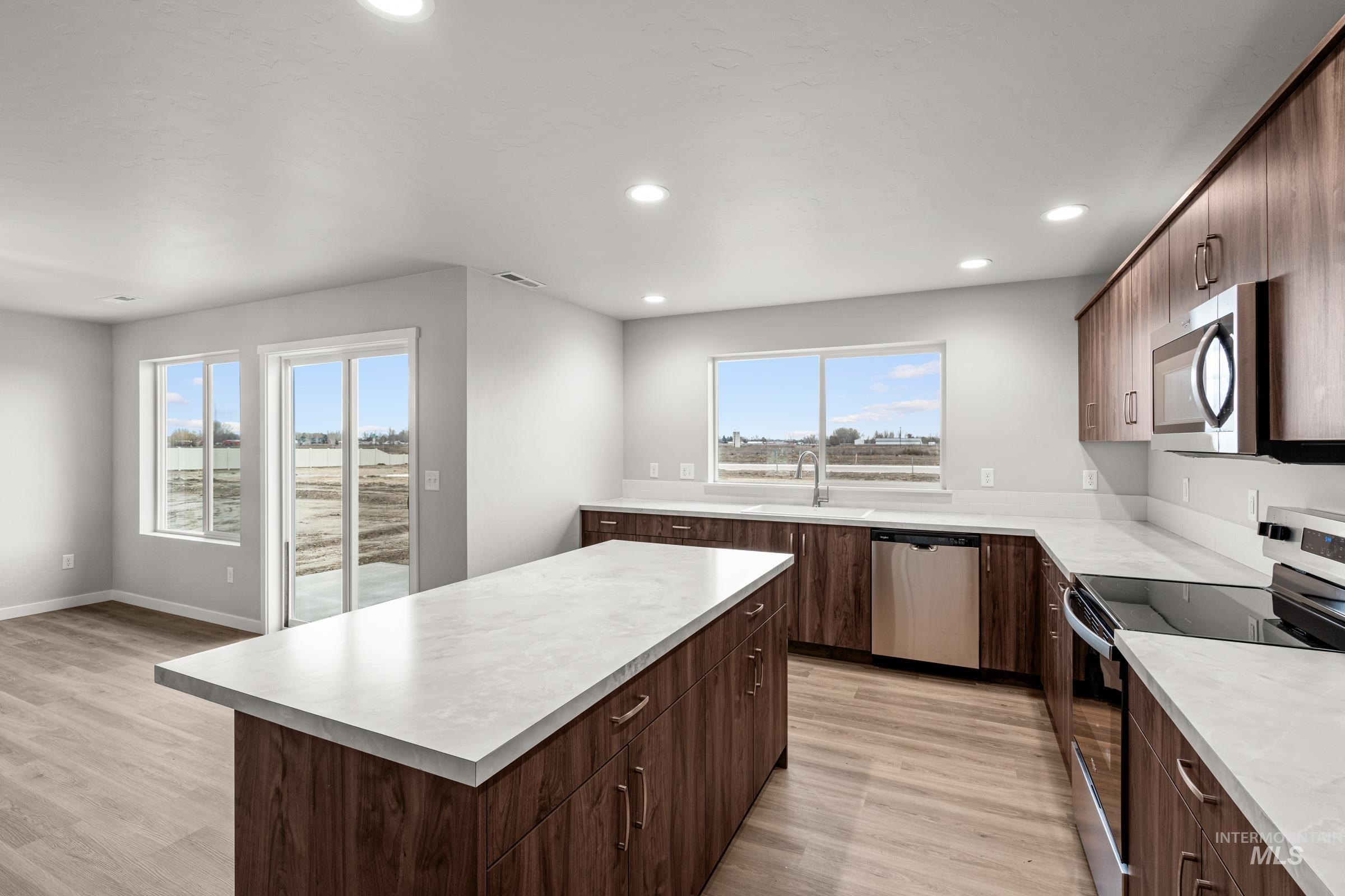 1651 Dyer St, Middleton, Idaho 83644, 5 Bedrooms, 2.5 Bathrooms, Residential For Sale, Price $549,990,MLS 98975490