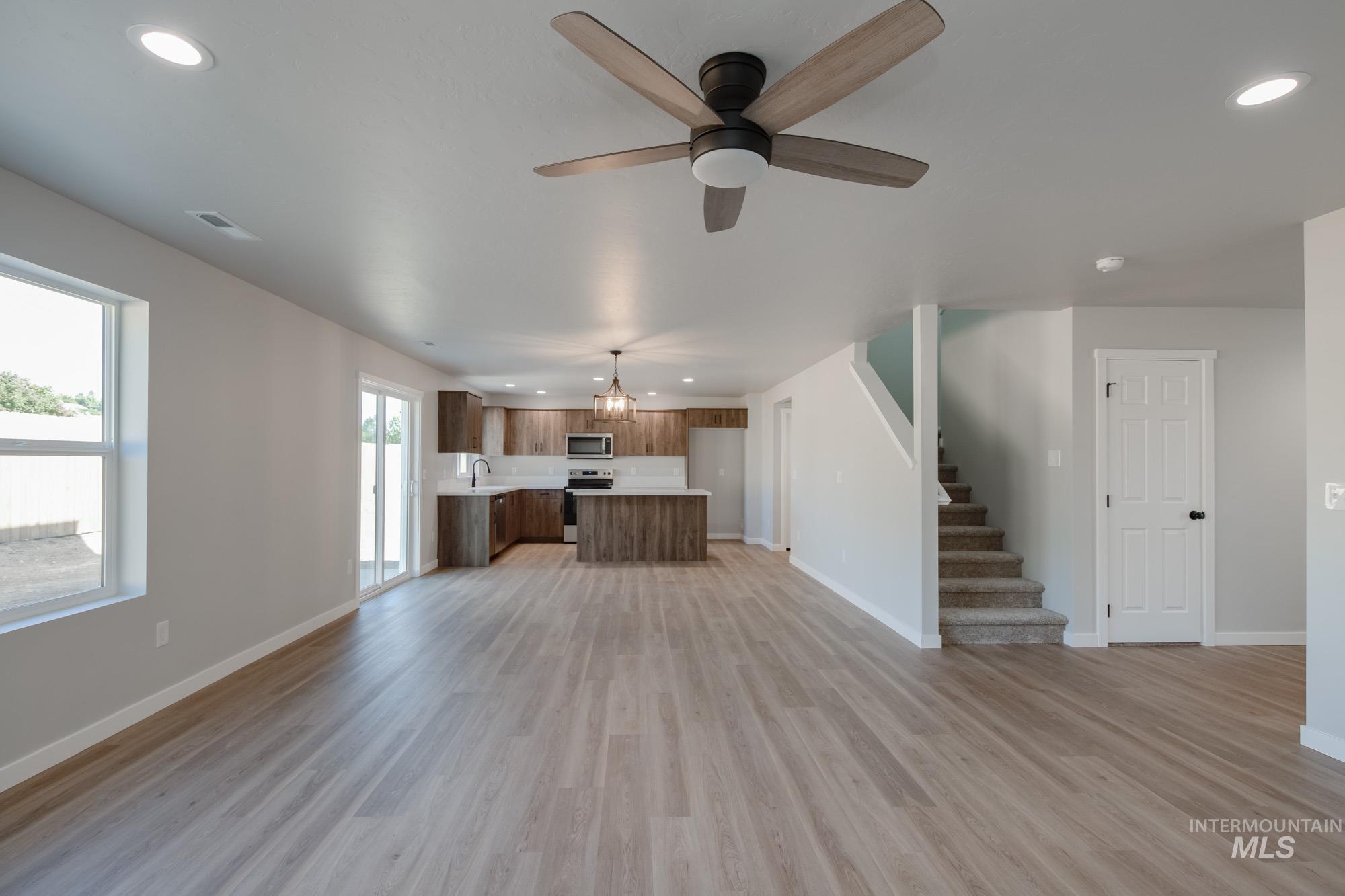 1669 Dyer St, Middleton, Idaho 83644, 5 Bedrooms, 3 Bathrooms, Residential For Sale, Price $539,990,MLS 98975491