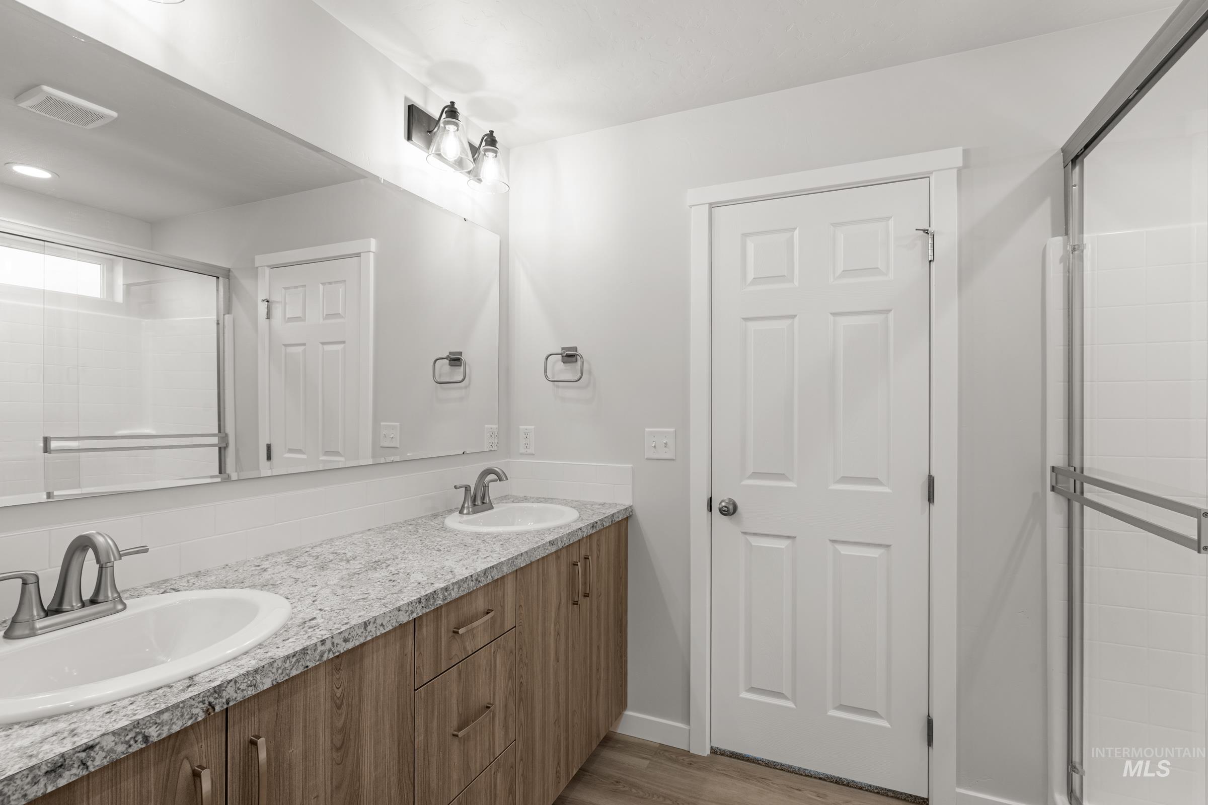 1669 Dyer St, Middleton, Idaho 83644, 5 Bedrooms, 3 Bathrooms, Residential For Sale, Price $539,990,MLS 98975491