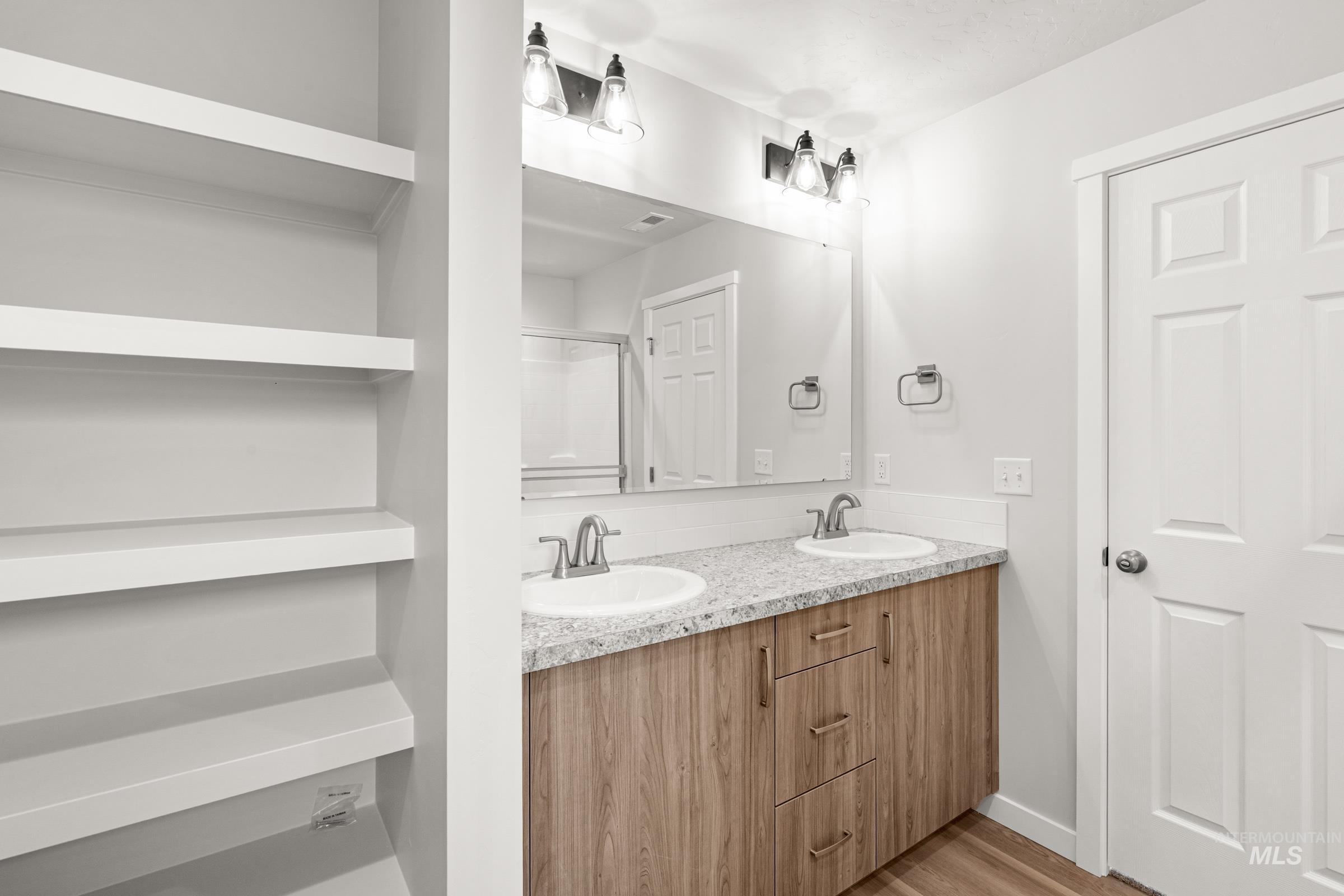 511 Hamlow Ave, Middleton, Idaho 83644, 4 Bedrooms, 2 Bathrooms, Residential For Sale, Price $464,990,MLS 98975494