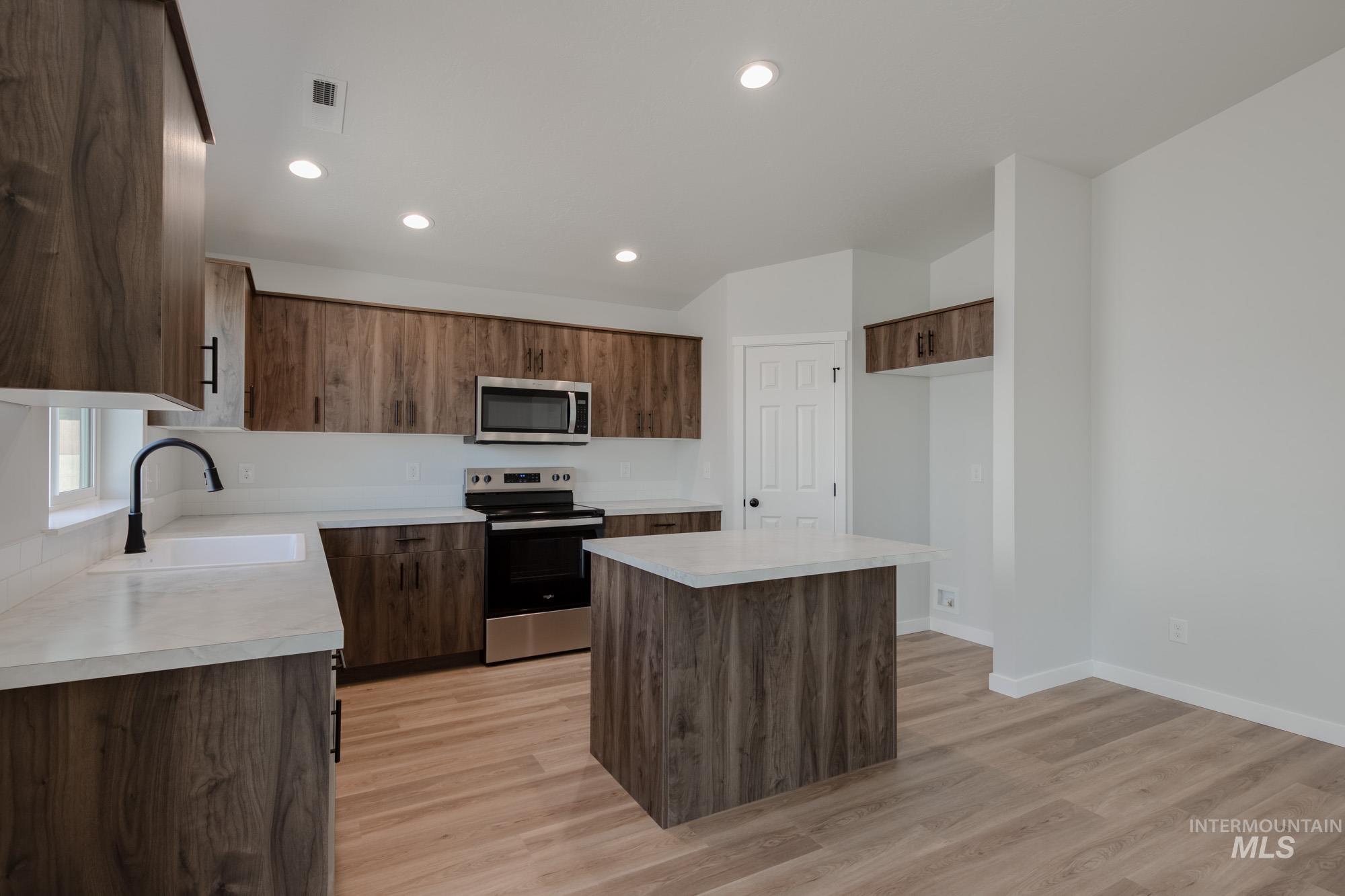 511 Hamlow Ave, Middleton, Idaho 83644, 4 Bedrooms, 2 Bathrooms, Residential For Sale, Price $464,990,MLS 98975494