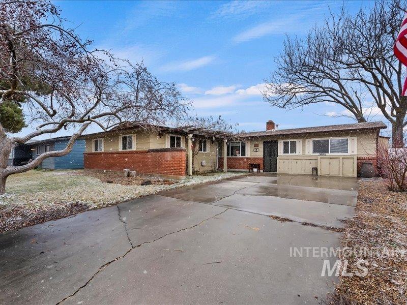 8931 Brynwood Drive, Boise, Idaho 83704, 3 Bedrooms, 2 Bathrooms, Residential For Sale, Price $439,900, 98975497