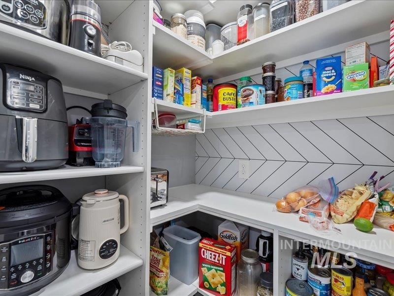 8931 Brynwood Drive, Boise, Idaho 83704, 3 Bedrooms, 2 Bathrooms, Residential For Sale, Price $439,900, 98975497