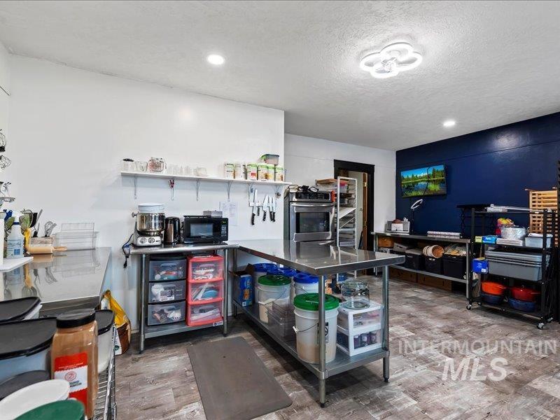 8931 Brynwood Drive, Boise, Idaho 83704, 3 Bedrooms, 2 Bathrooms, Residential For Sale, Price $439,900, 98975497