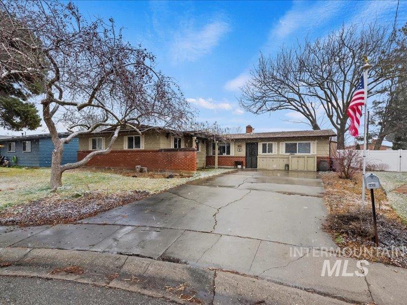 8931 Brynwood Drive, Boise, Idaho 83704, 3 Bedrooms, 2 Bathrooms, Residential For Sale, Price $439,900, 98975497