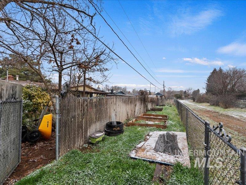 8931 Brynwood Drive, Boise, Idaho 83704, 3 Bedrooms, 2 Bathrooms, Residential For Sale, Price $439,900, 98975497