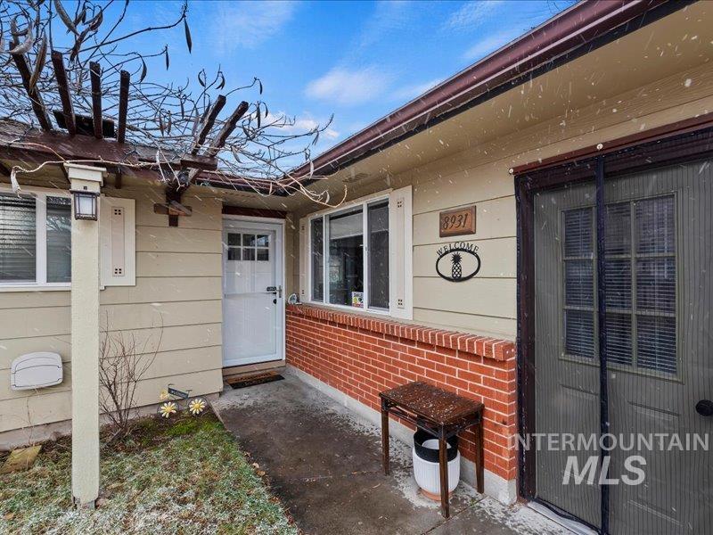 8931 Brynwood Drive, Boise, Idaho 83704, 3 Bedrooms, 2 Bathrooms, Residential For Sale, Price $439,900, 98975497