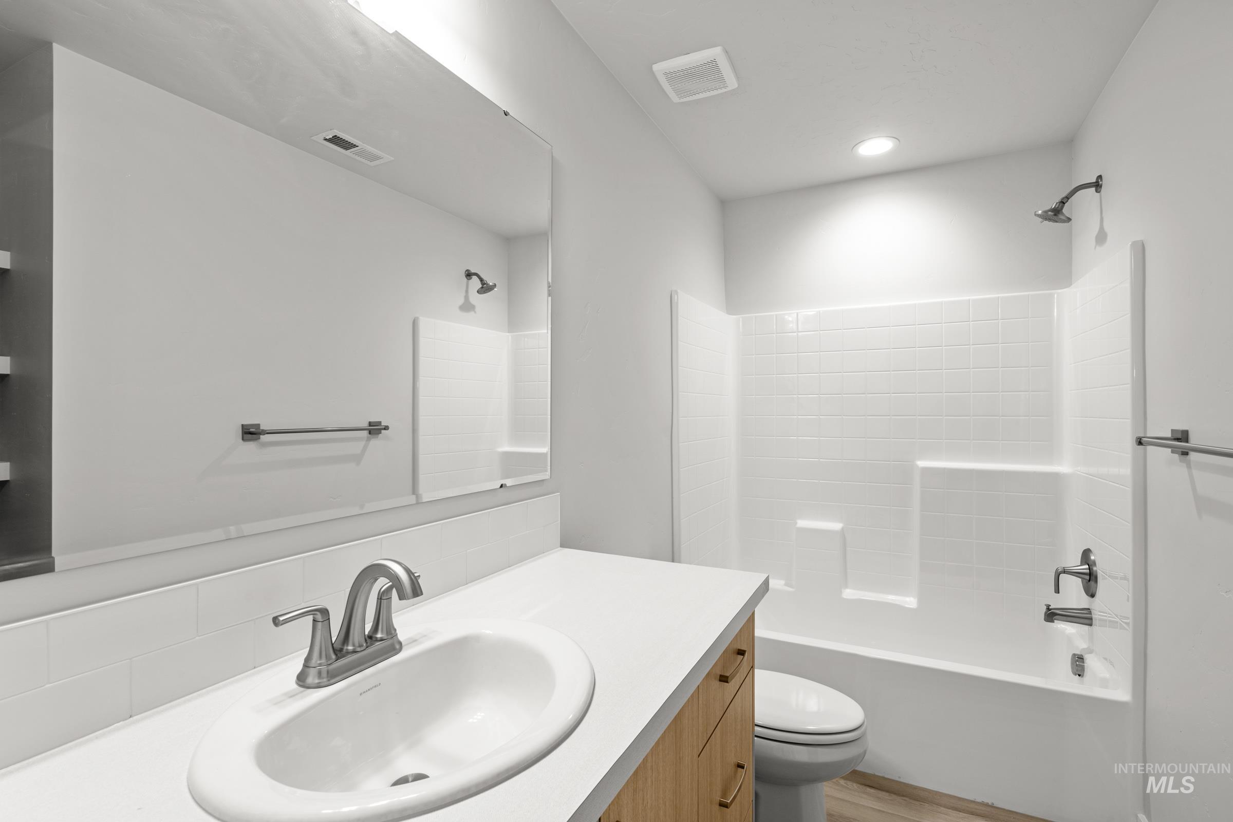 499 Hamlow Ave, Middleton, Idaho 83644, 4 Bedrooms, 2.5 Bathrooms, Residential For Sale, Price $469,990,MLS 98975498