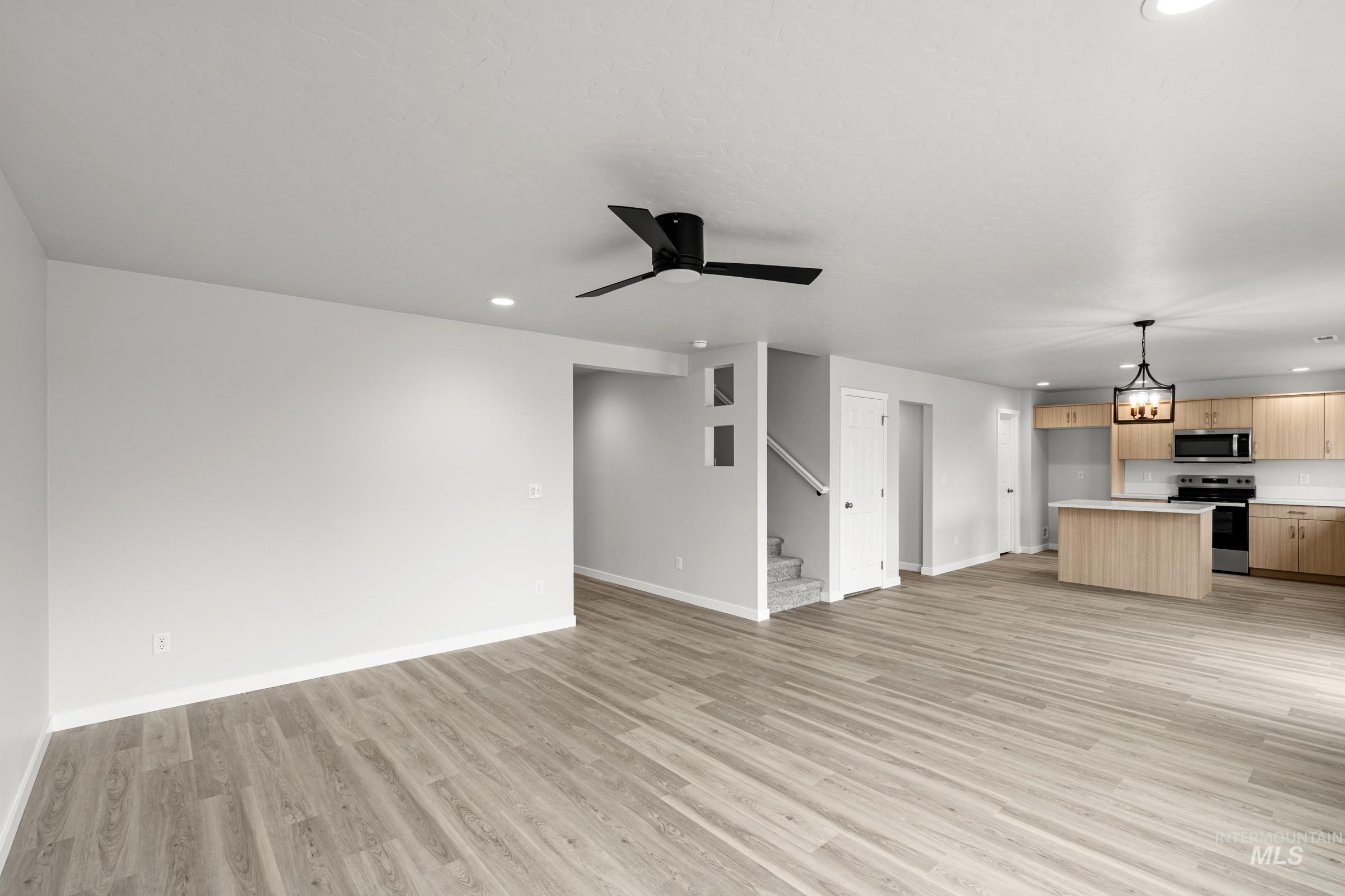 499 Hamlow Ave, Middleton, Idaho 83644, 4 Bedrooms, 2.5 Bathrooms, Residential For Sale, Price $469,990,MLS 98975498