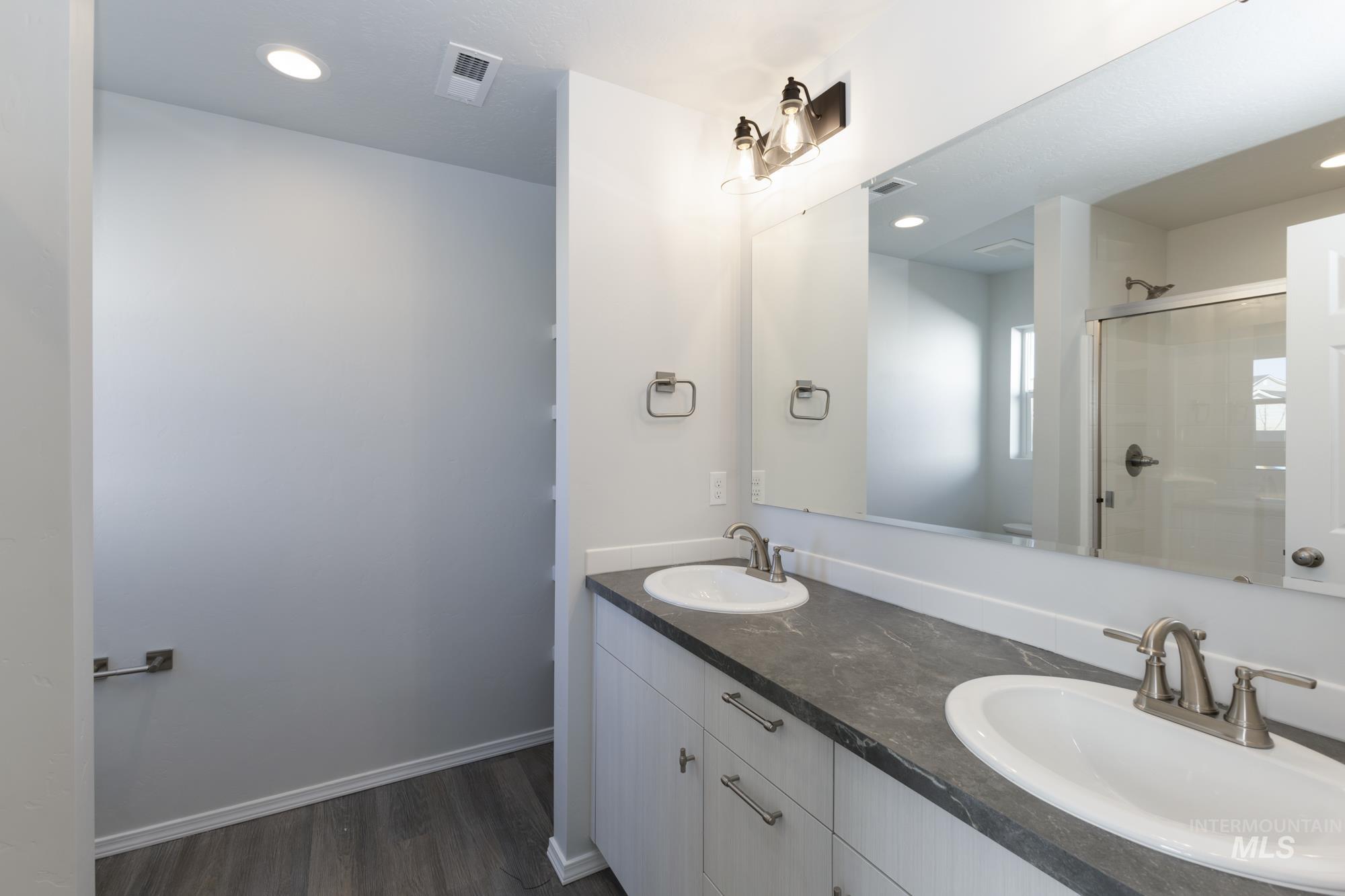 1449 Covington St, Middleton, Idaho 83644, 4 Bedrooms, 2 Bathrooms, Residential For Sale, Price $454,990, 98975501